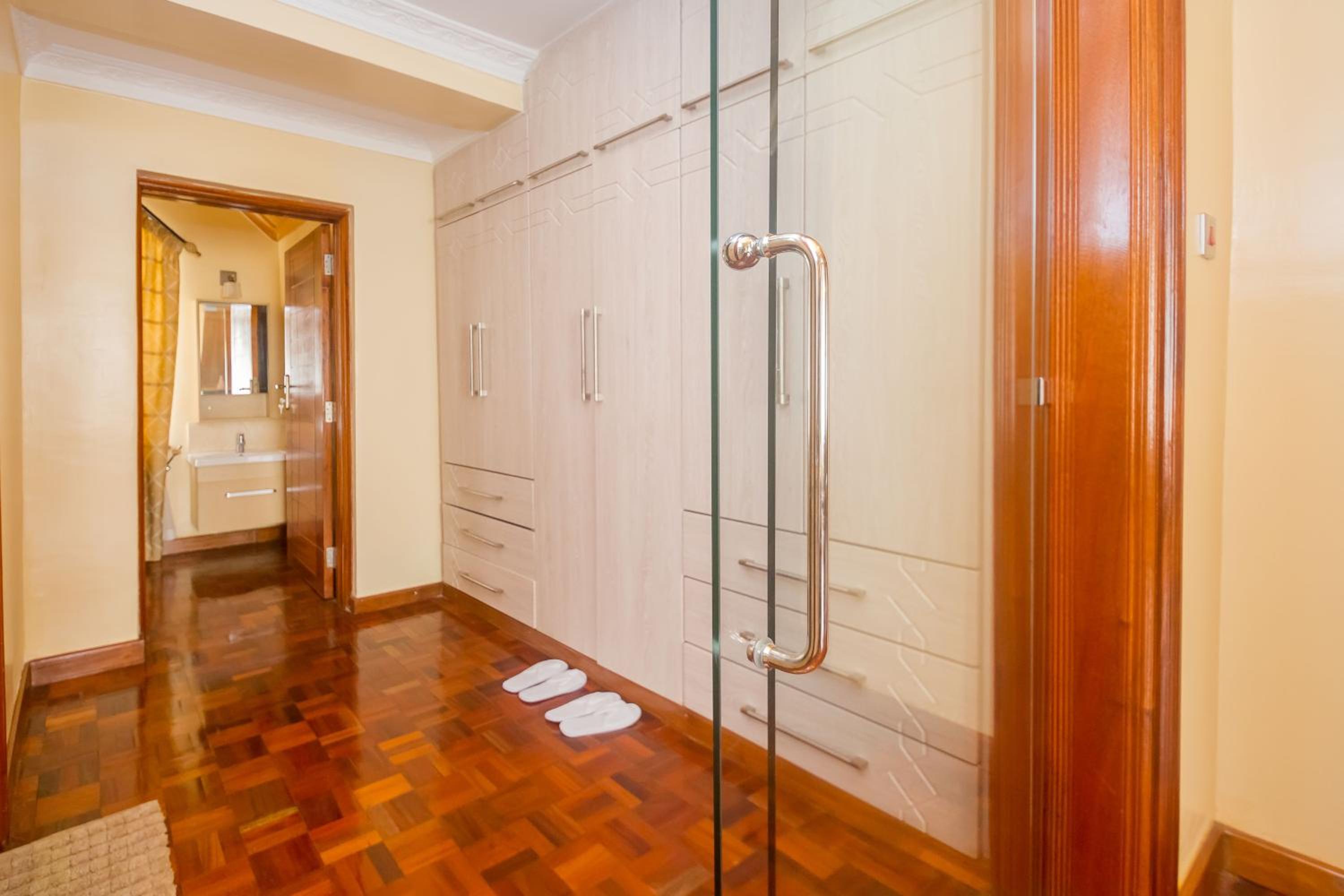 Deluxe King Room - Photo 5