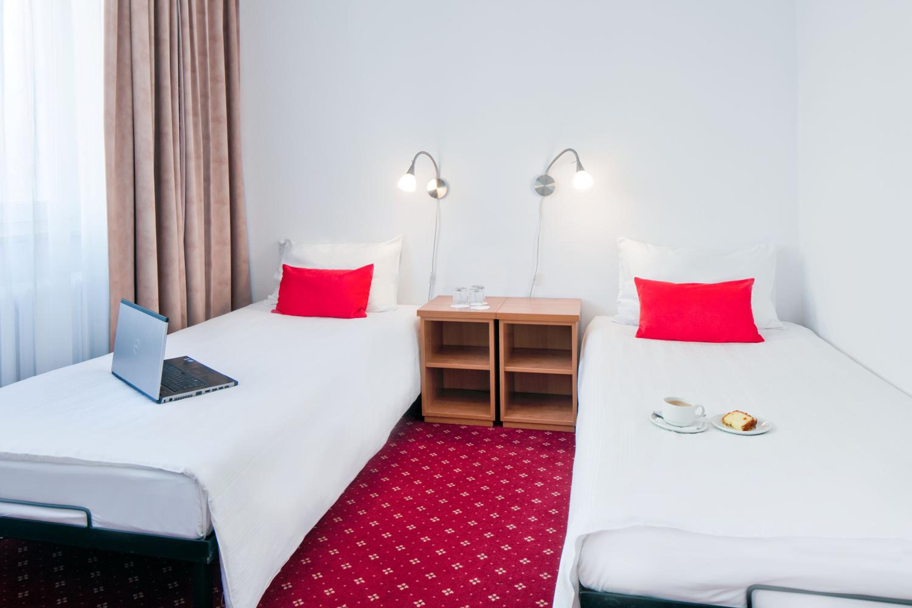 Triple Room (2 Adults) - Photo 3