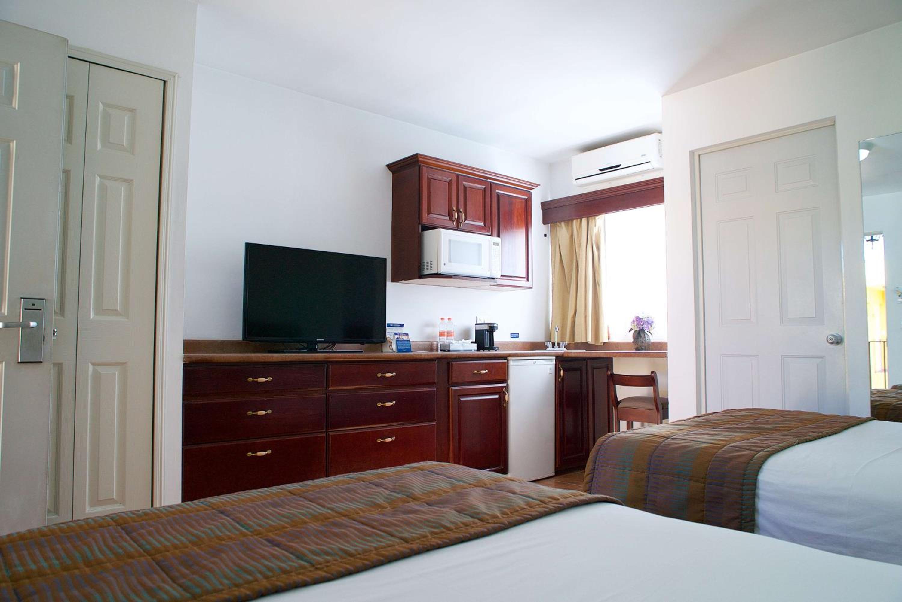 Double Room with Two Double Beds - Non-Smoking - Photo 8