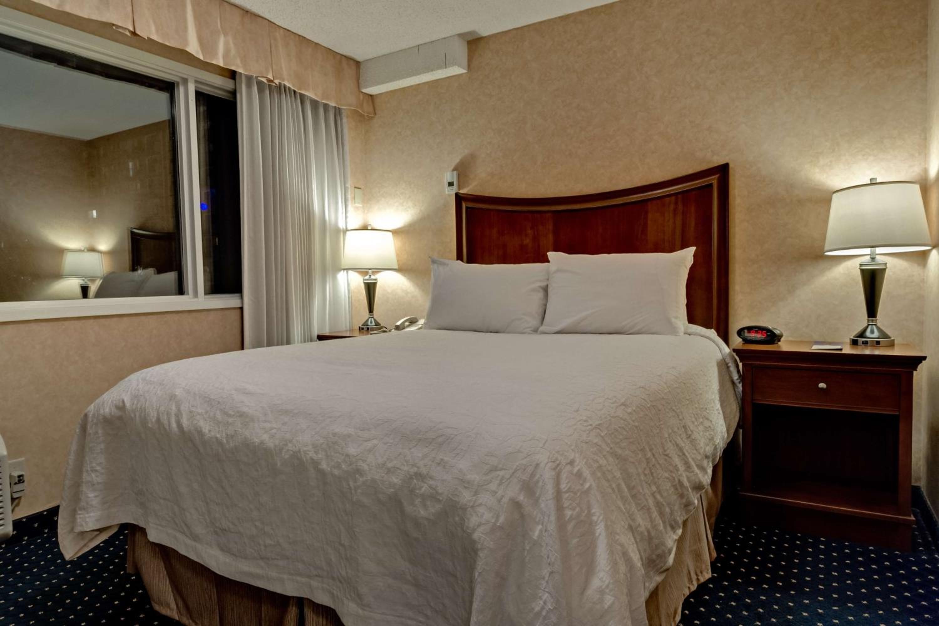 Queen Room with Kitchenette photo 1