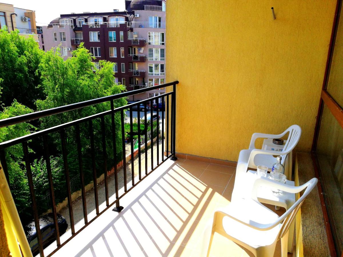 Studio Apartment photo 1