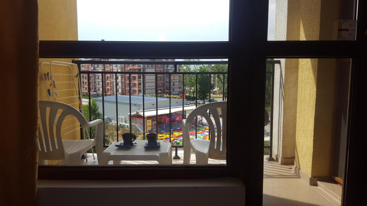 Apartment with Balcony photo 3