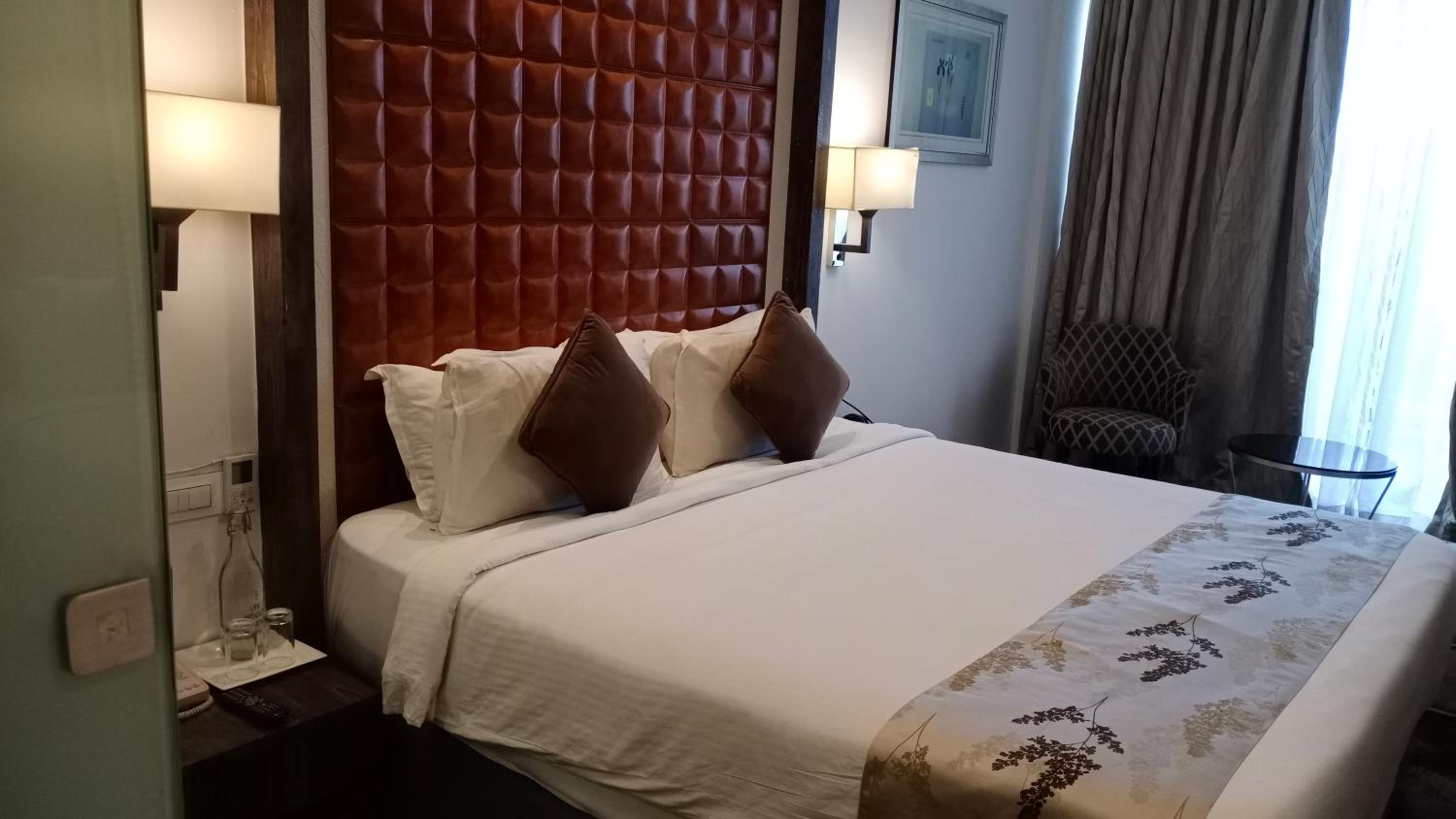Deluxe Room - Photo 12