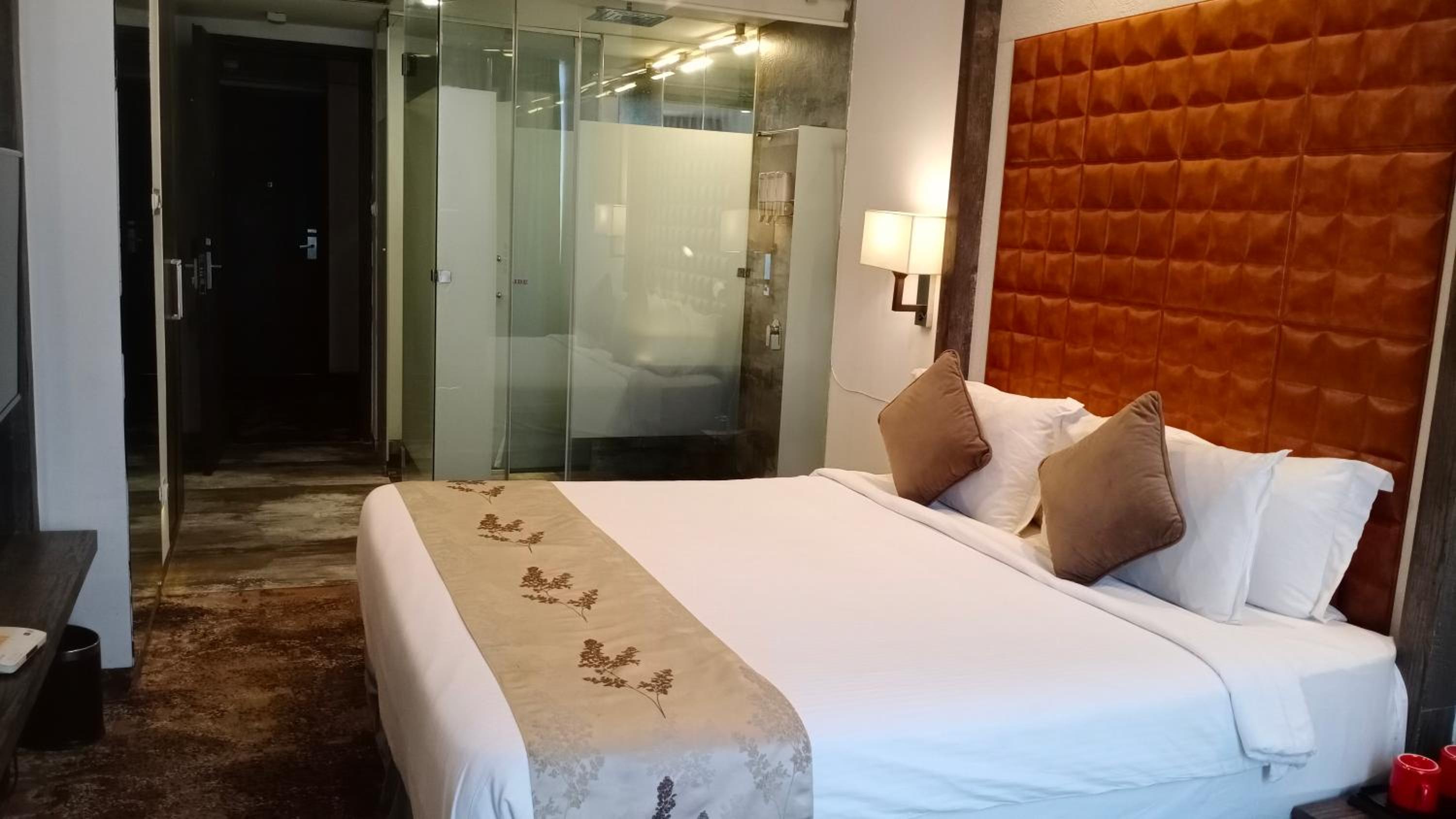 Deluxe Room - Photo 10
