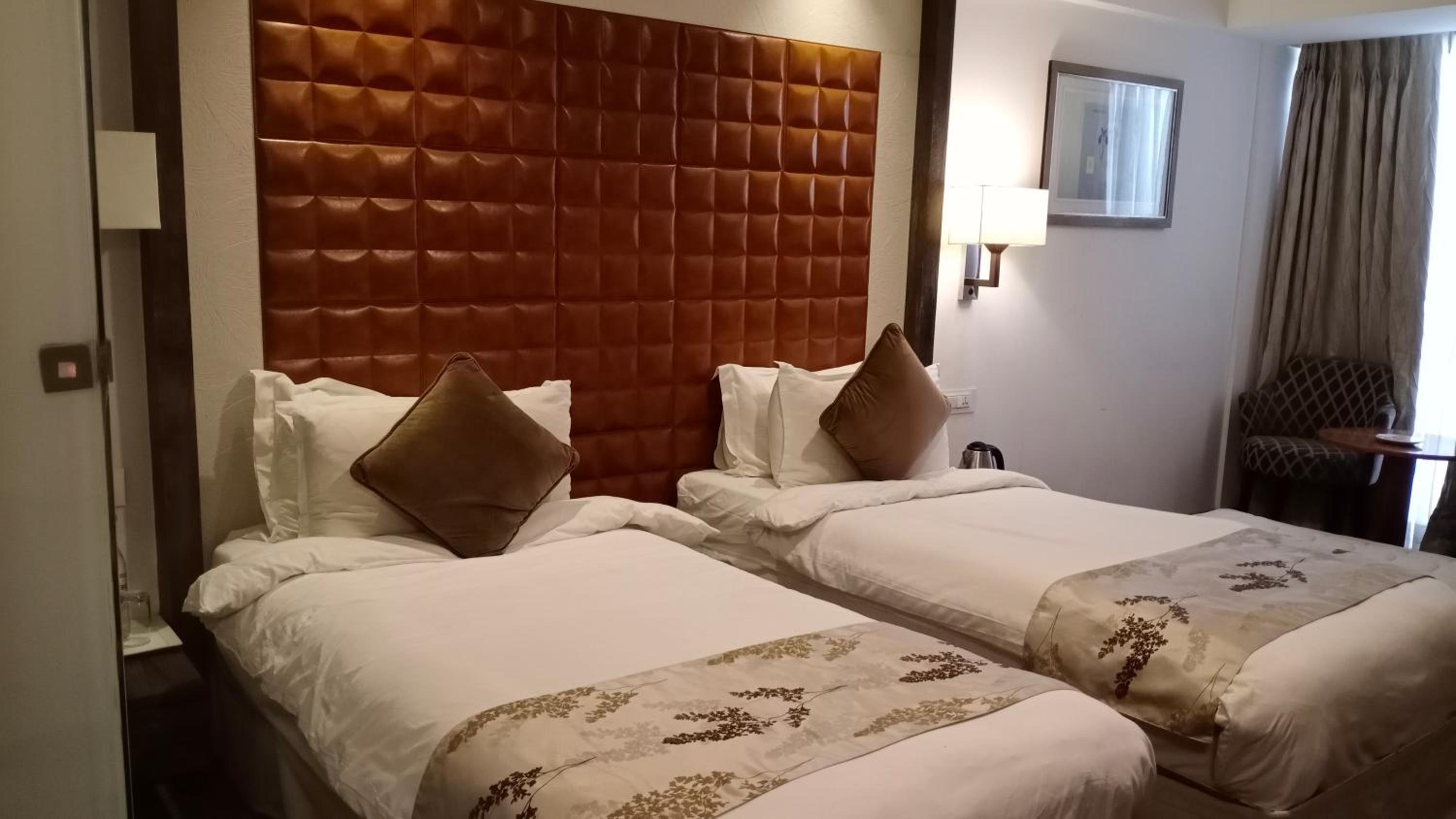 Deluxe Room - Photo 13