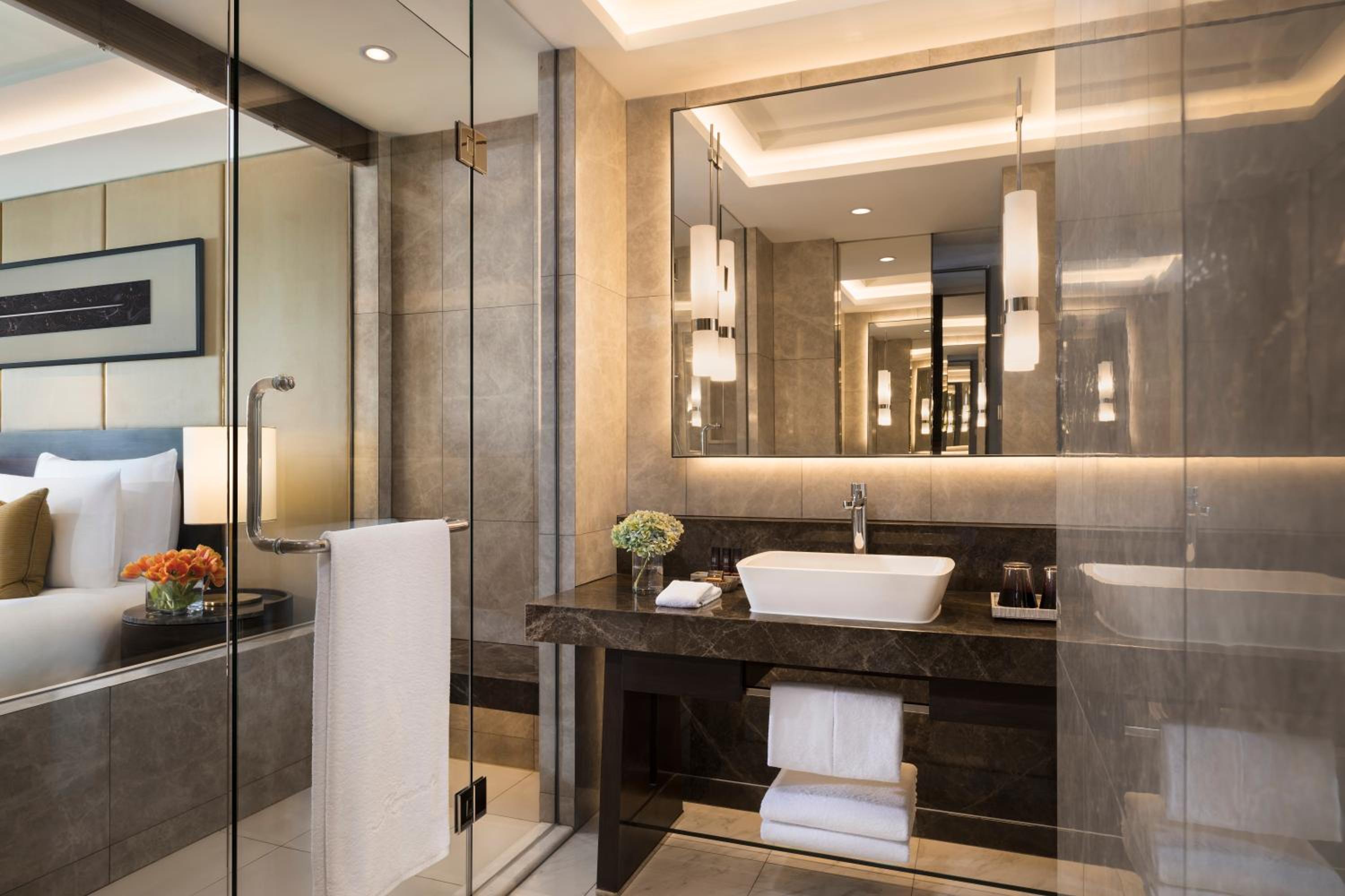 Deluxe King Room with One King Bed (Non Smoking)