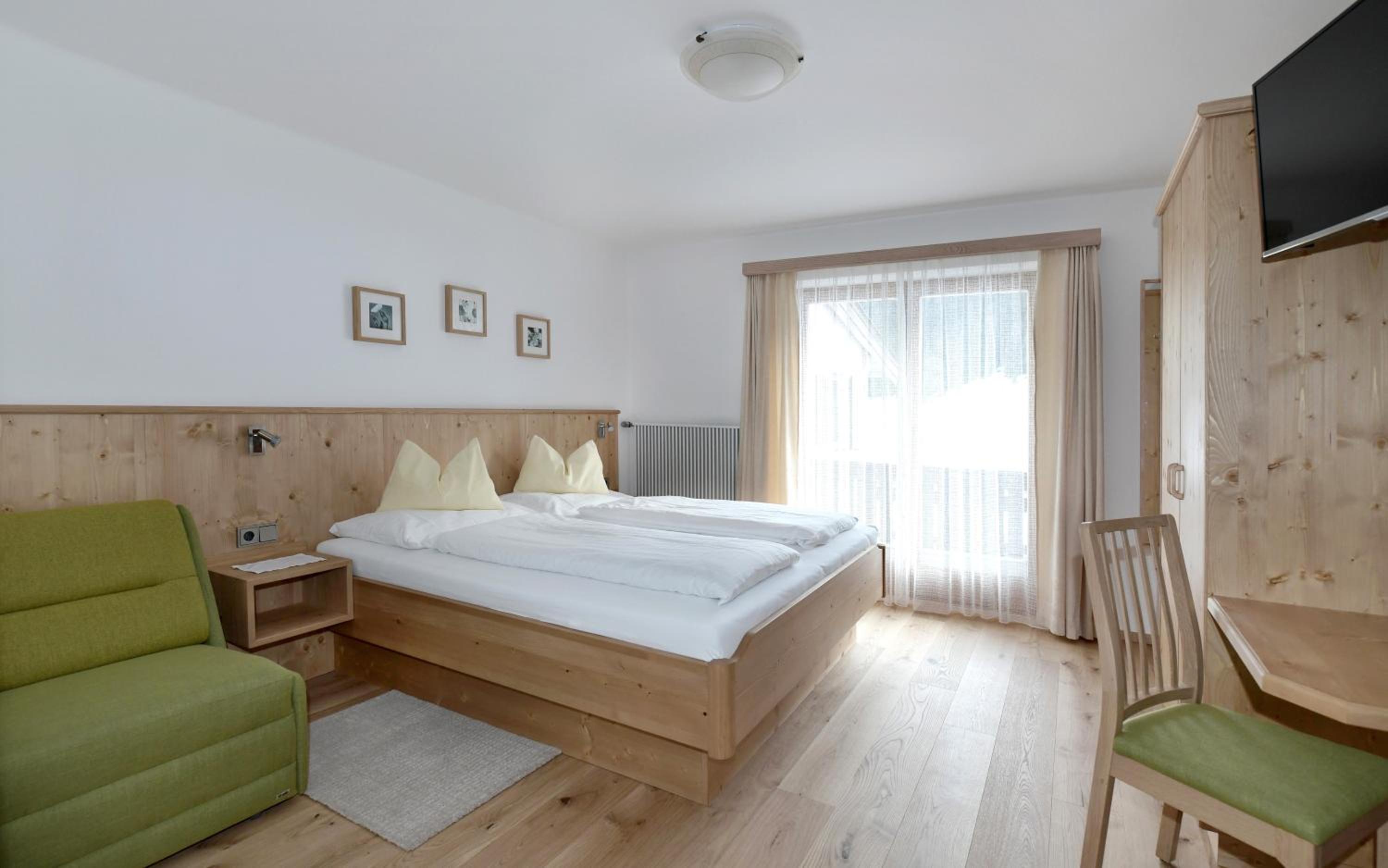 One-Bedroom Apartment with Balcony photo 1