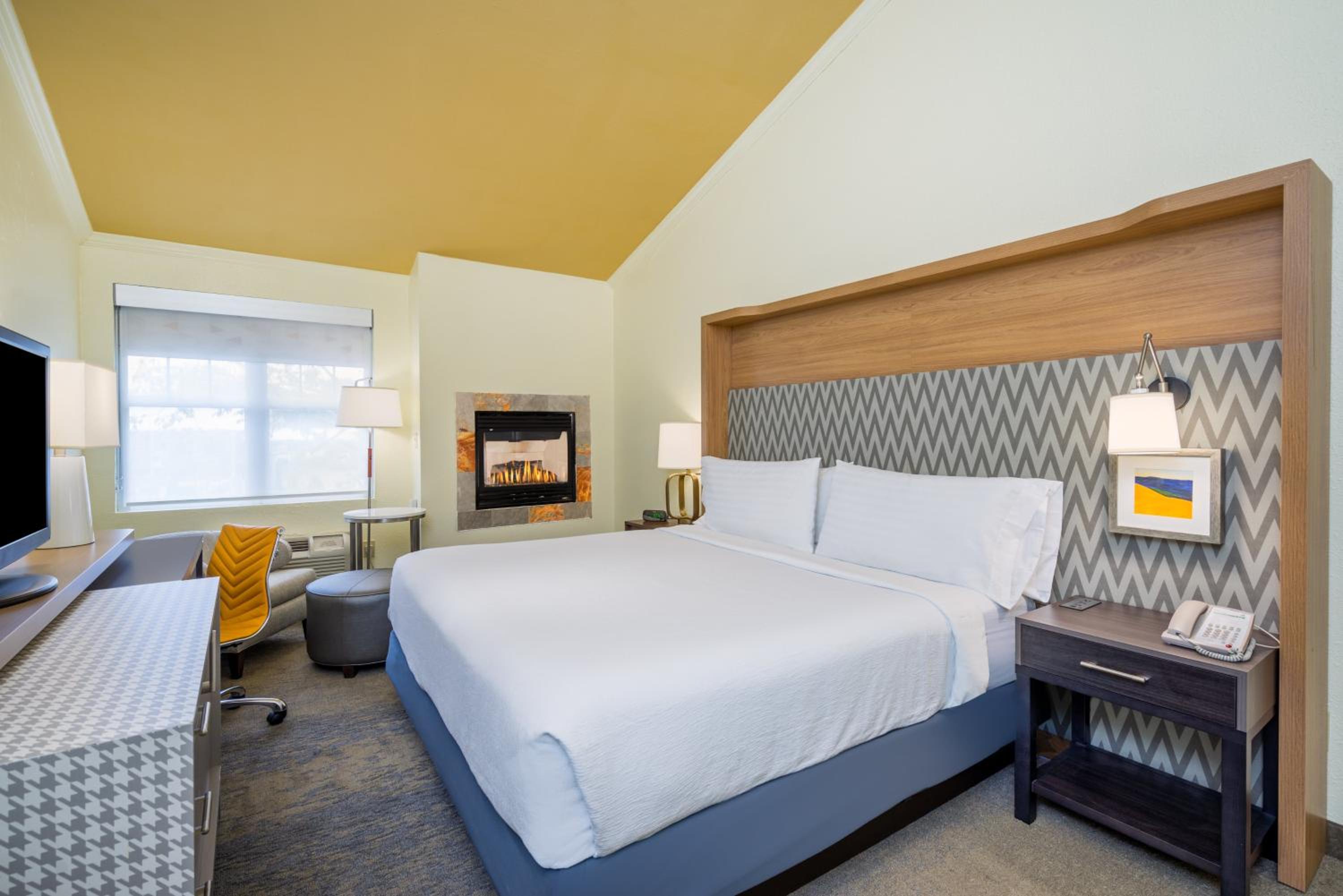 King Room with Jetted Tub - Photo 1