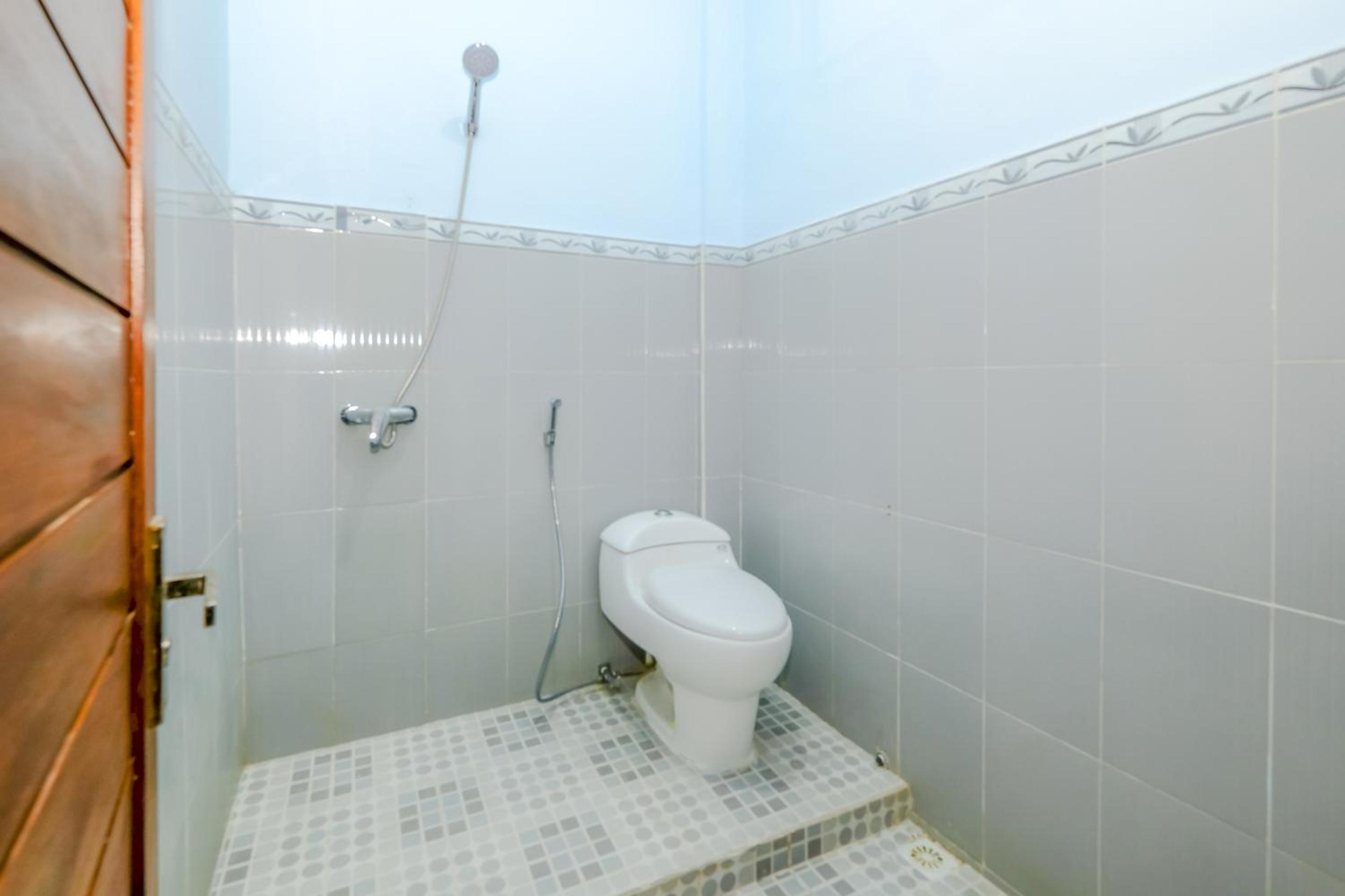 Standard Double Room - Photo 13