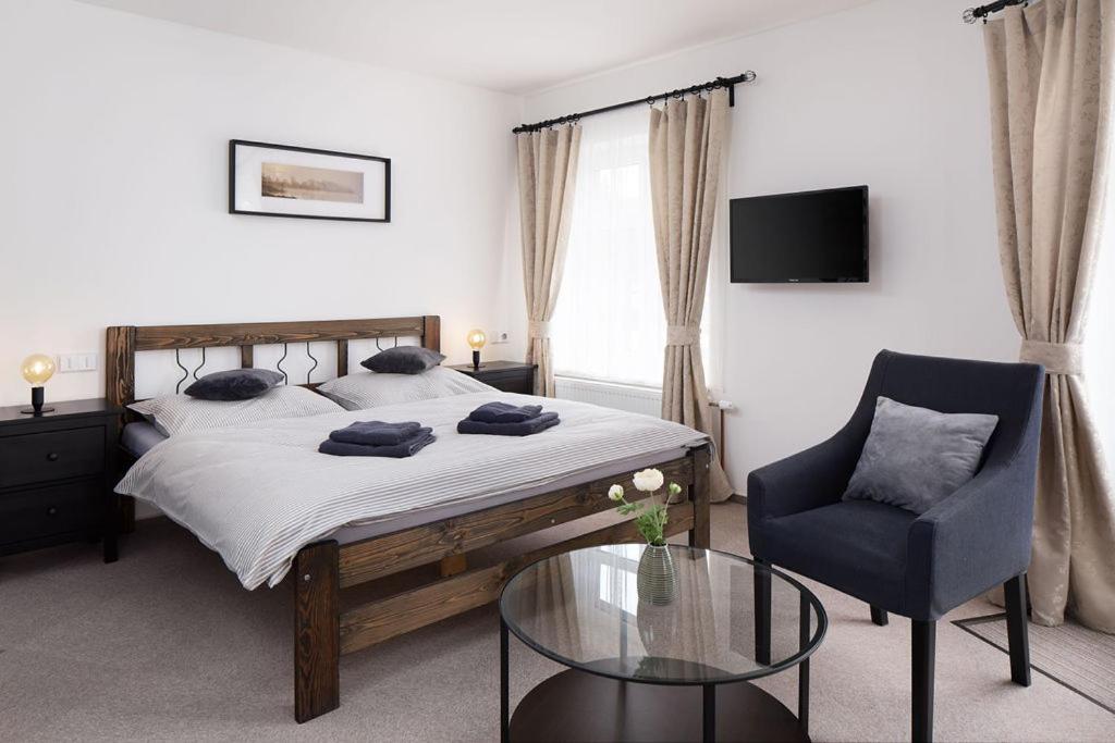 Quadruple Room with Balcony - Photo 3