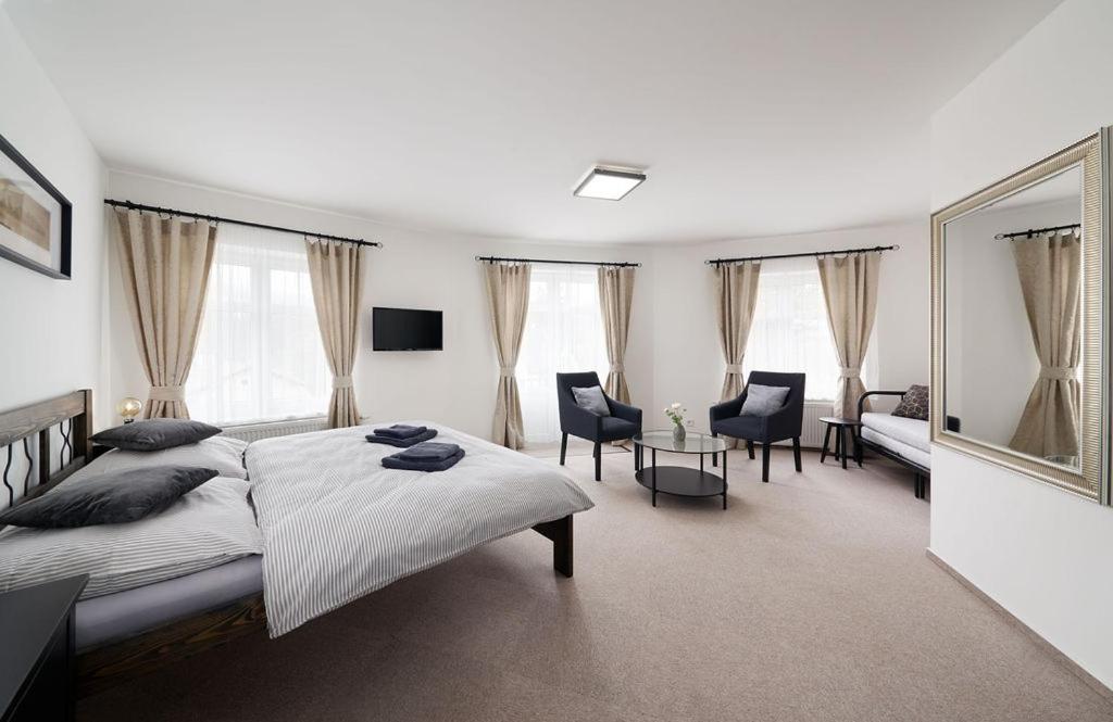 Quadruple Room with Balcony - Photo 2