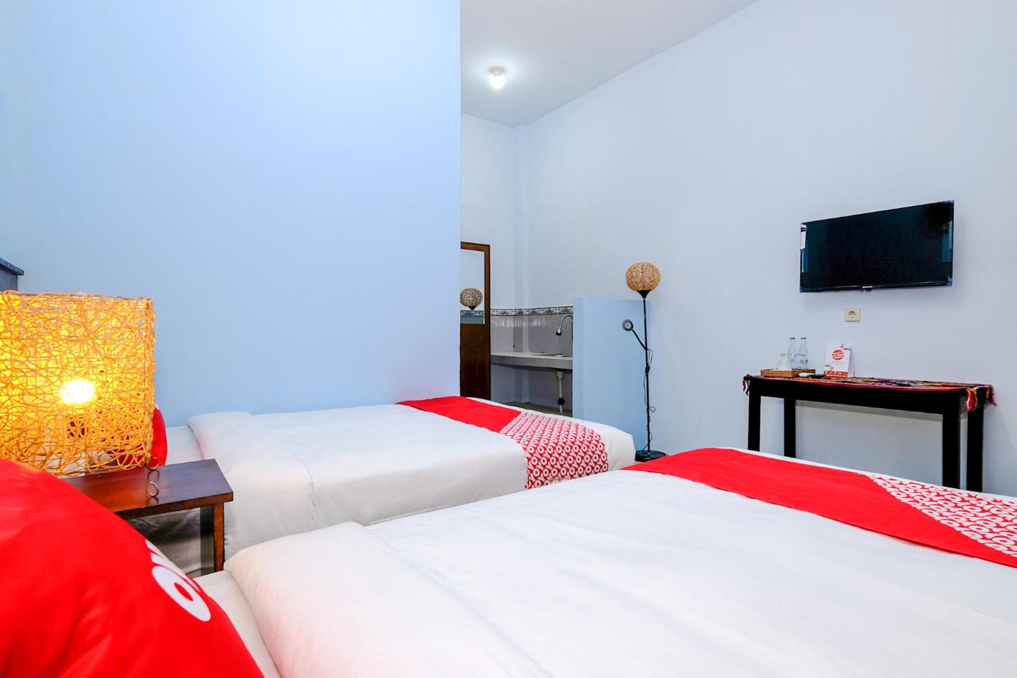 Standard Double Room - Photo 12