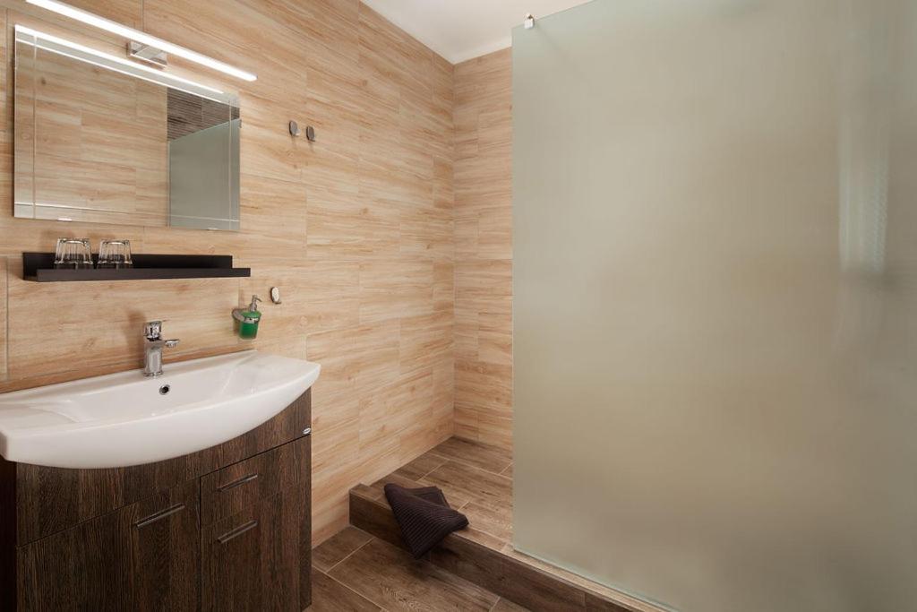 Quadruple Room - Photo 3