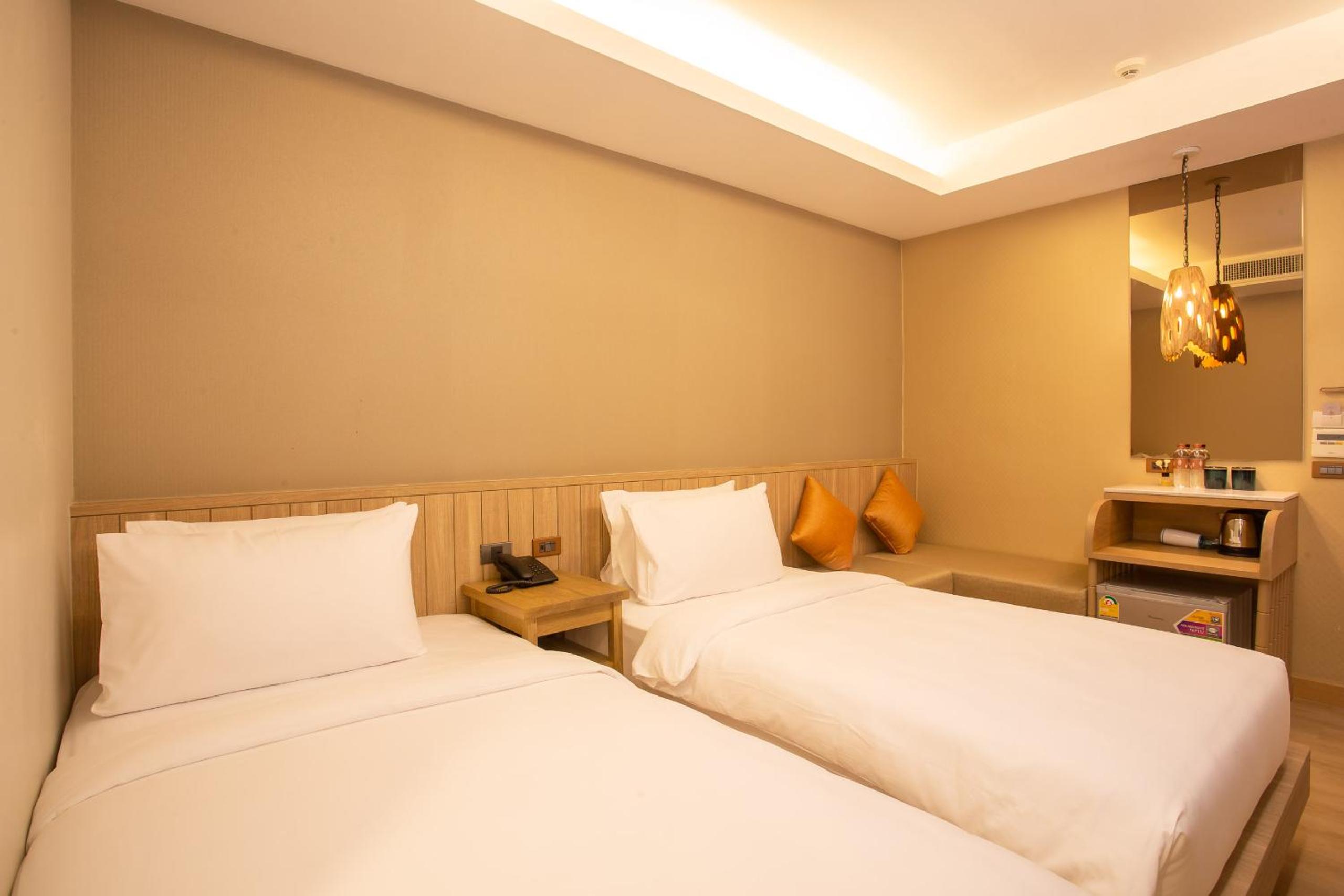 Superior Twin Room - Photo 8