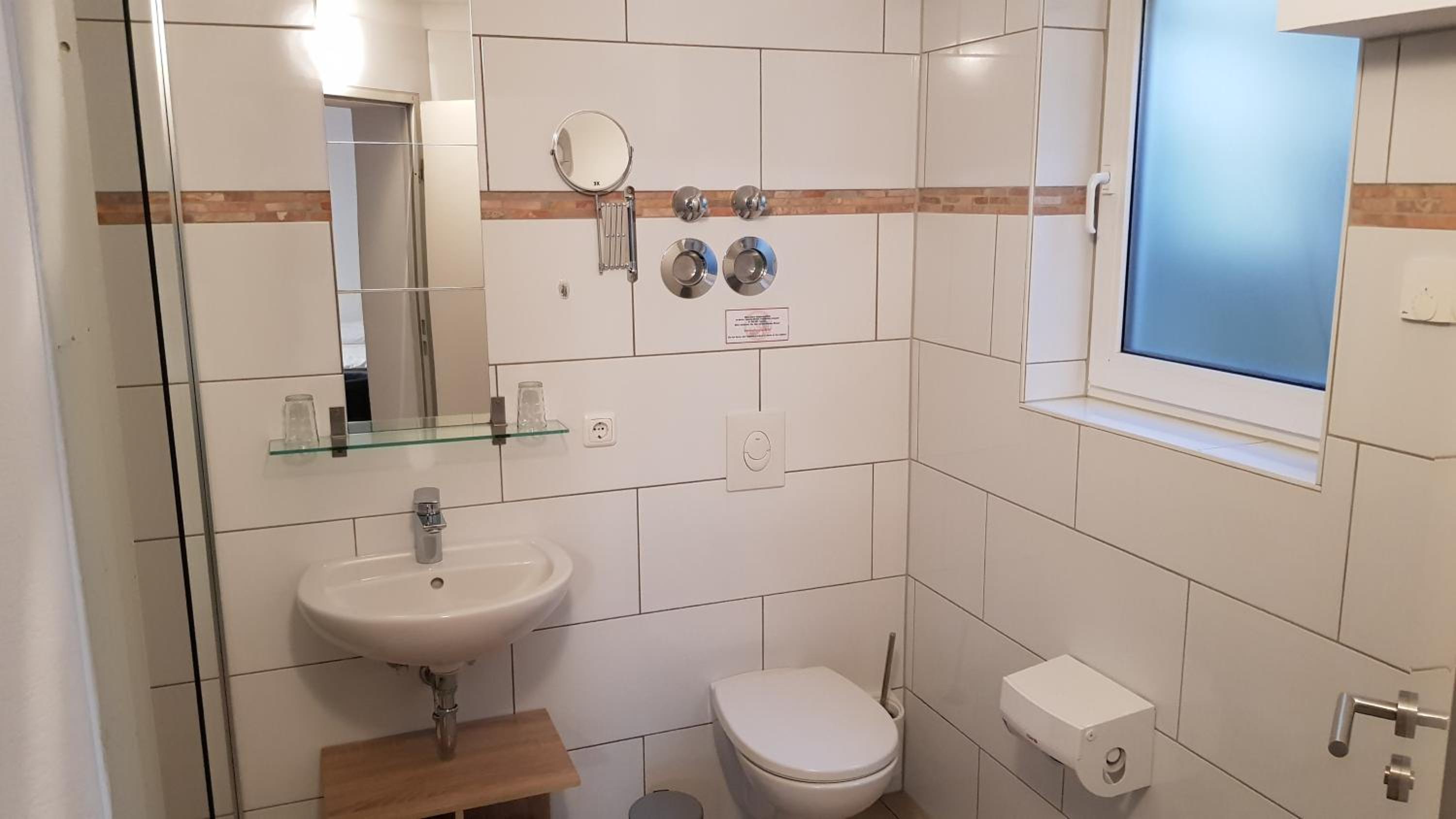 Double Room - Photo 7