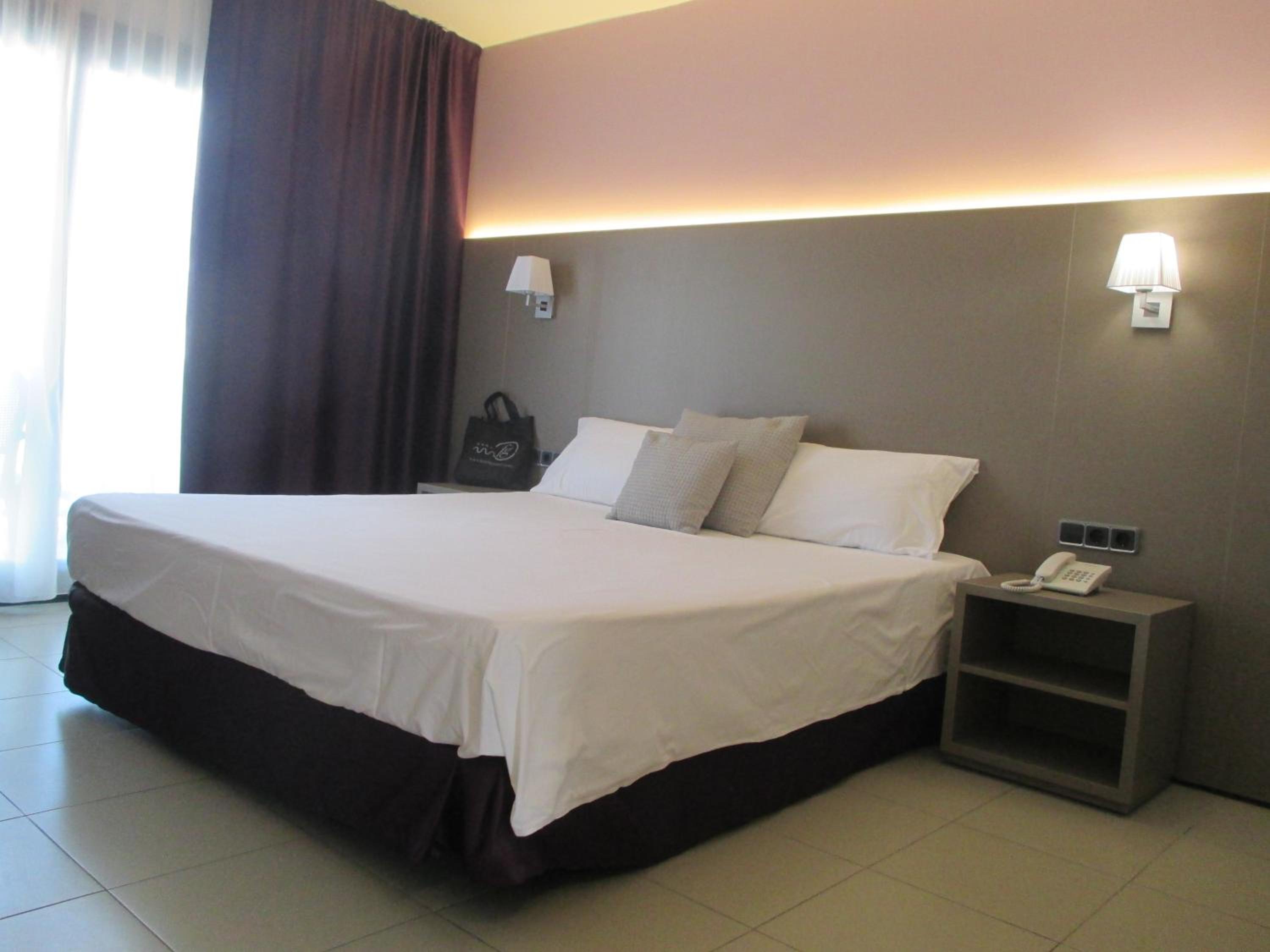 Superior Double Room with Pool View - Photo 5