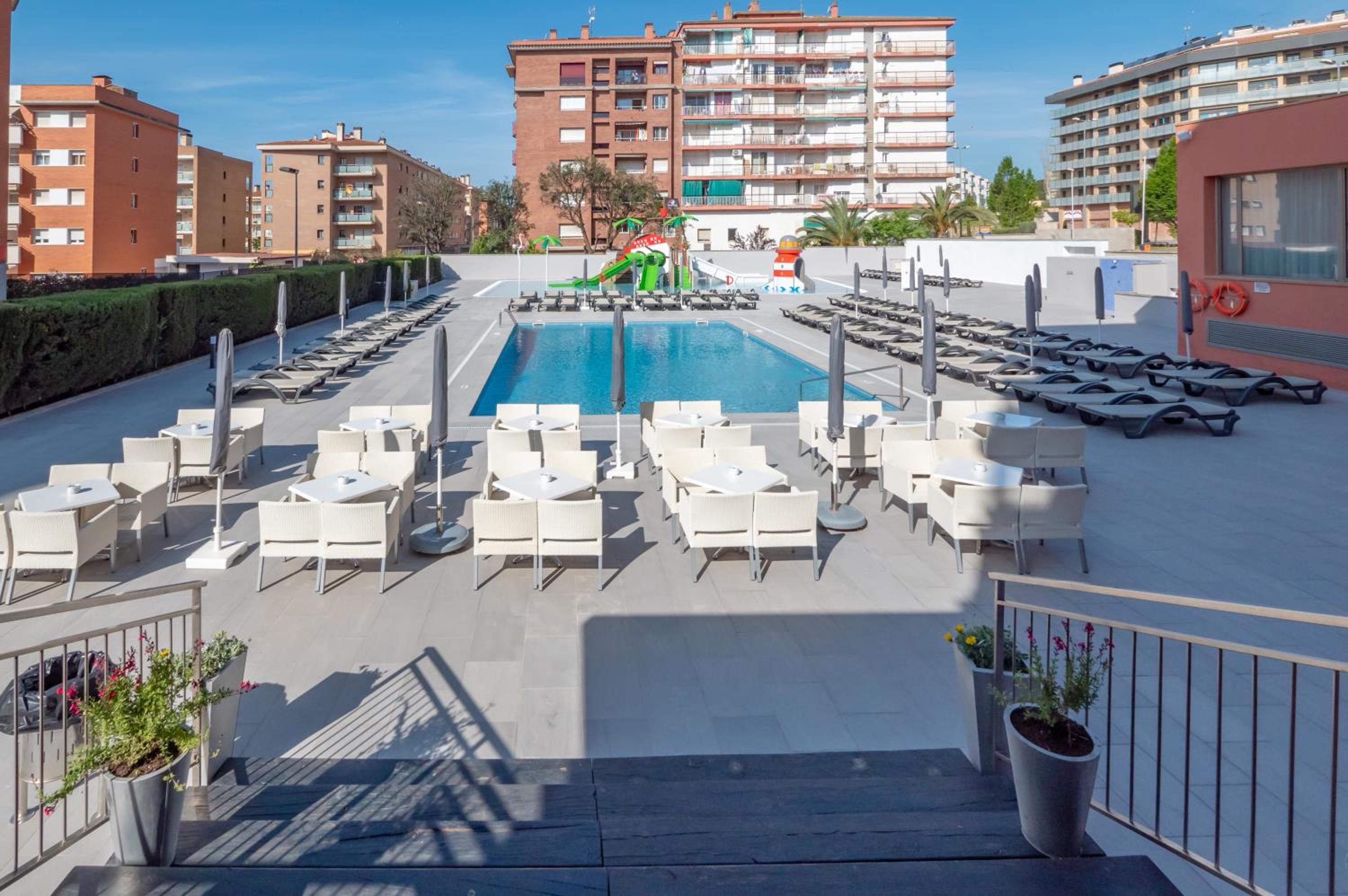 Habitación Doble o con Dos Camas con Vista a la Piscina