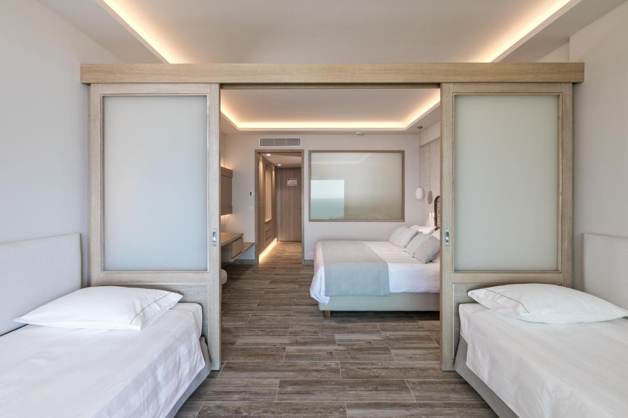 Sea View Family Room (with sliding doors) photo 3