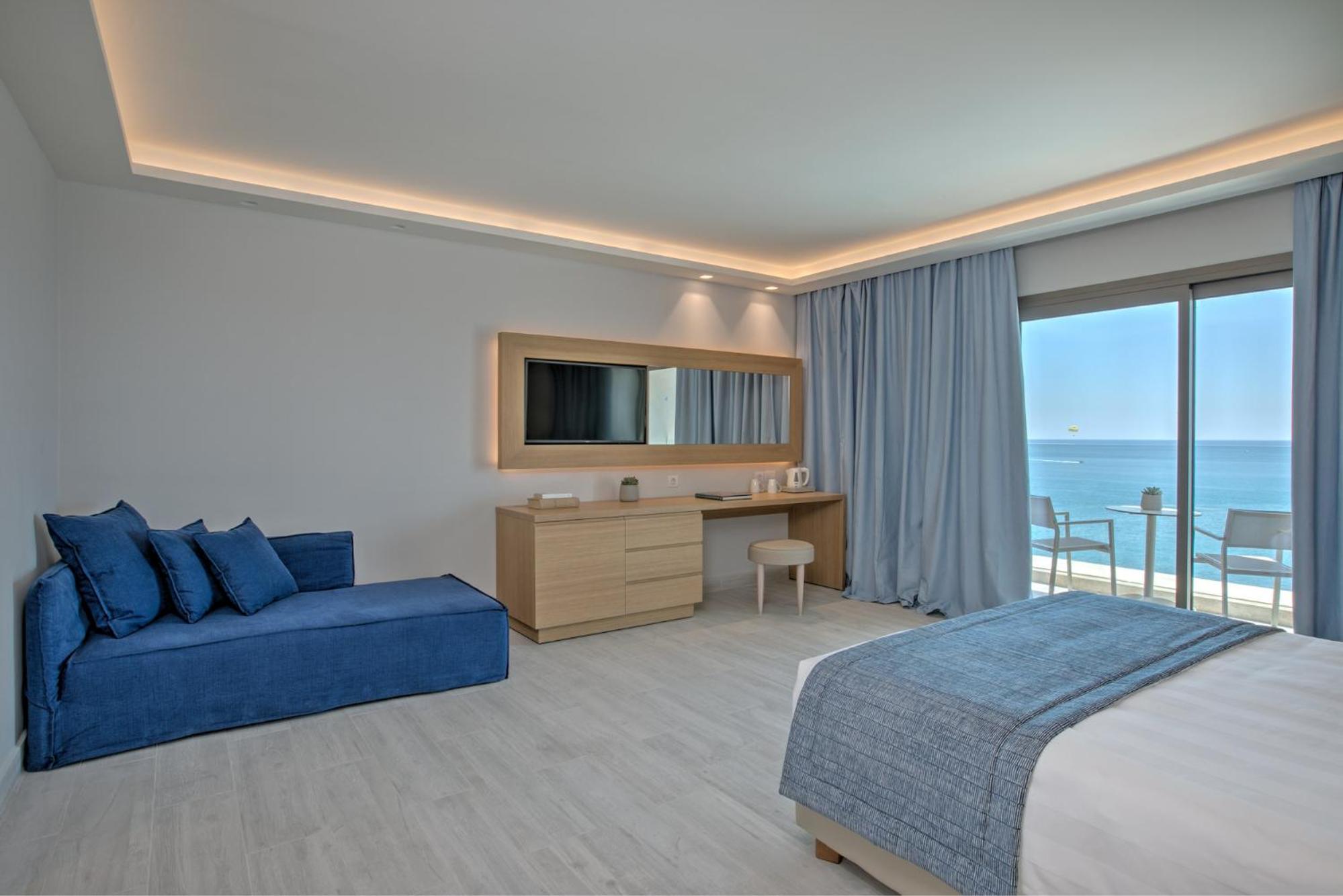 Sea View Family Room photo 2