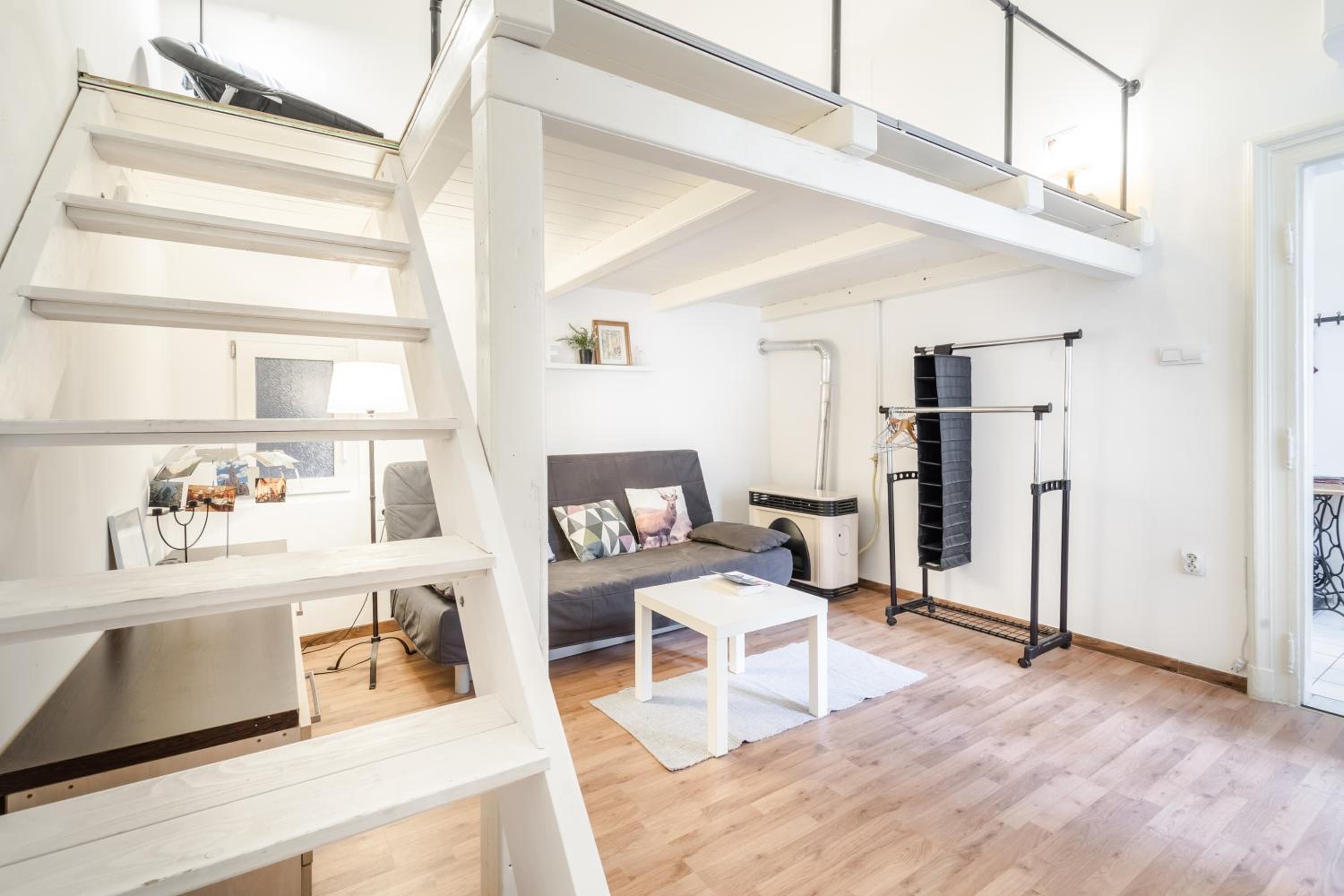 One-Bedroom Apartment - Photo 4