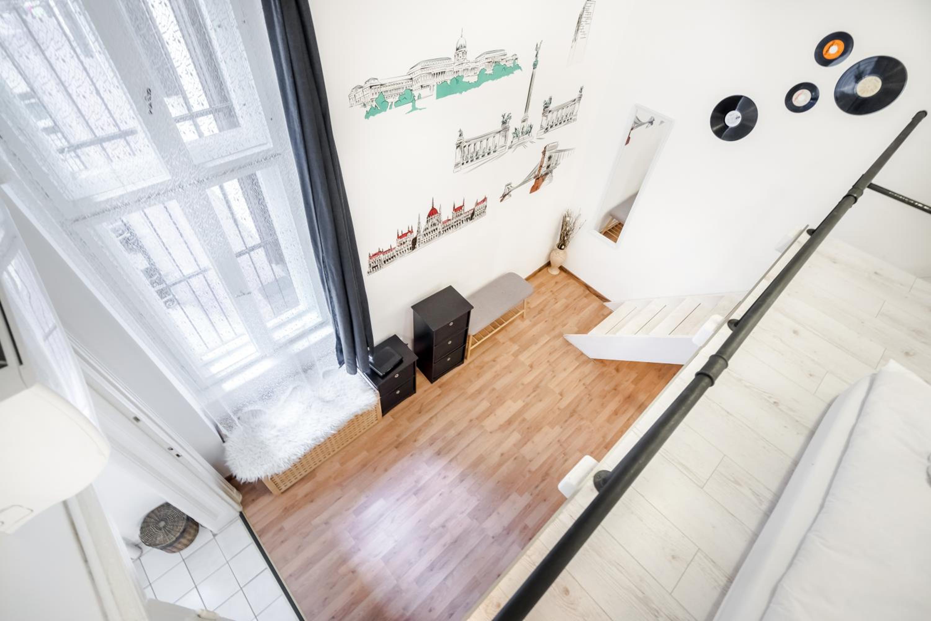 One-Bedroom Apartment - Photo 11