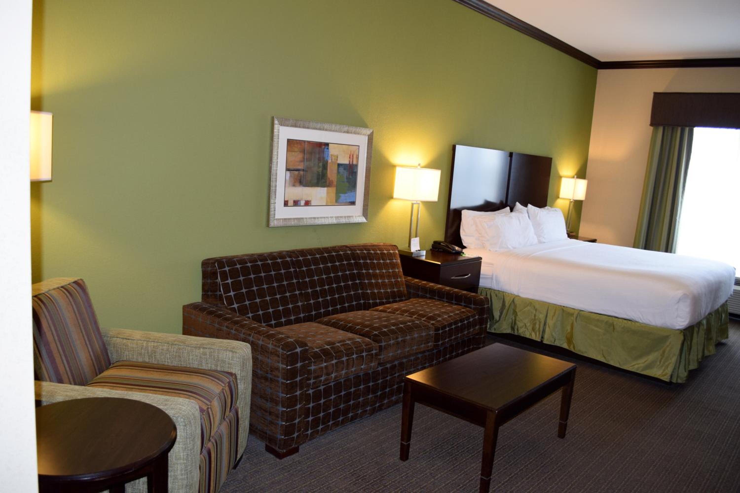 Standard King Room - Photo 3