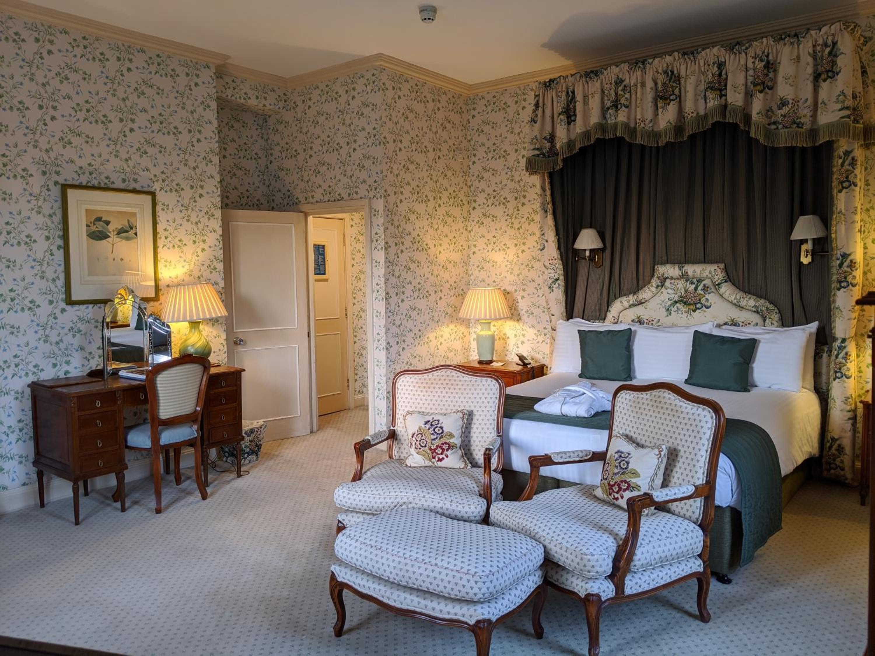 Featured Deluxe Room - Photo 3