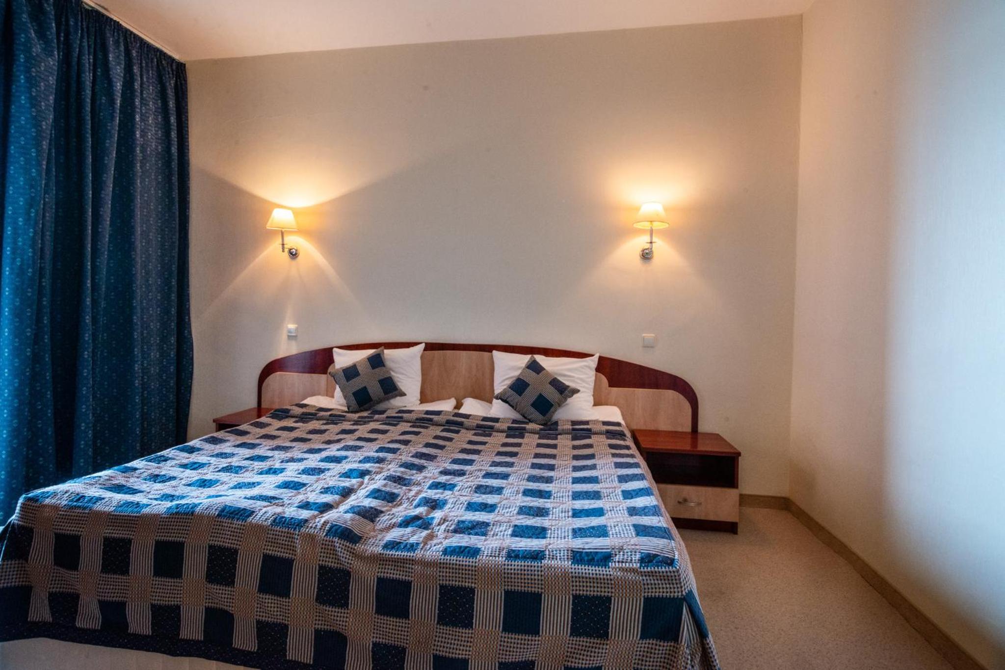One-Bedroom Apartment (2 Adults + 2 Children) - Photo 1