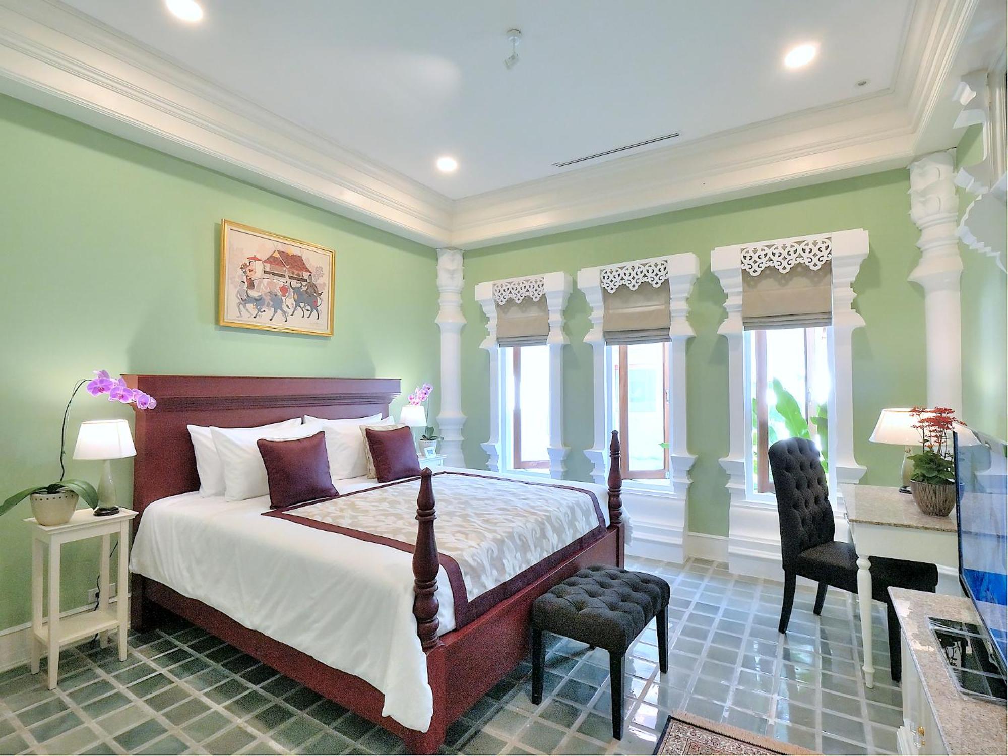 Superior King Suite - Photo 6