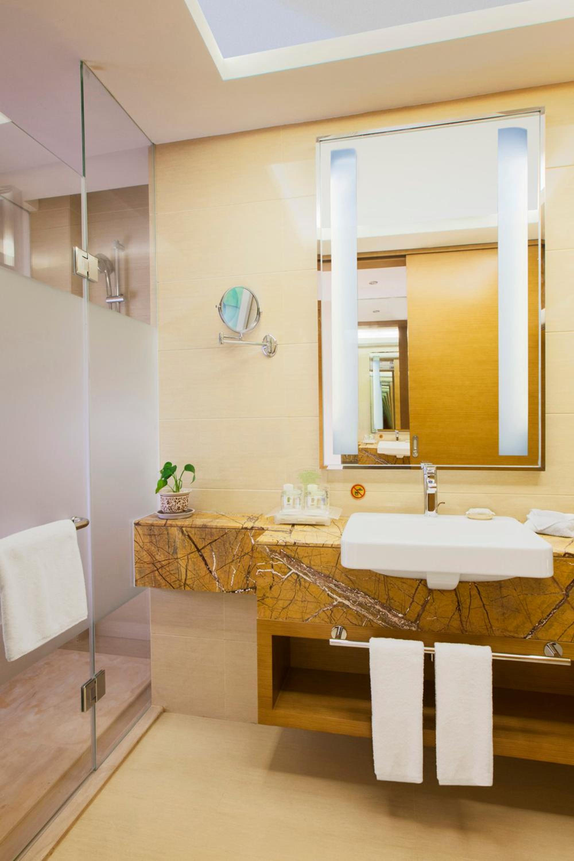 Premium King Room - High Floor photo 1