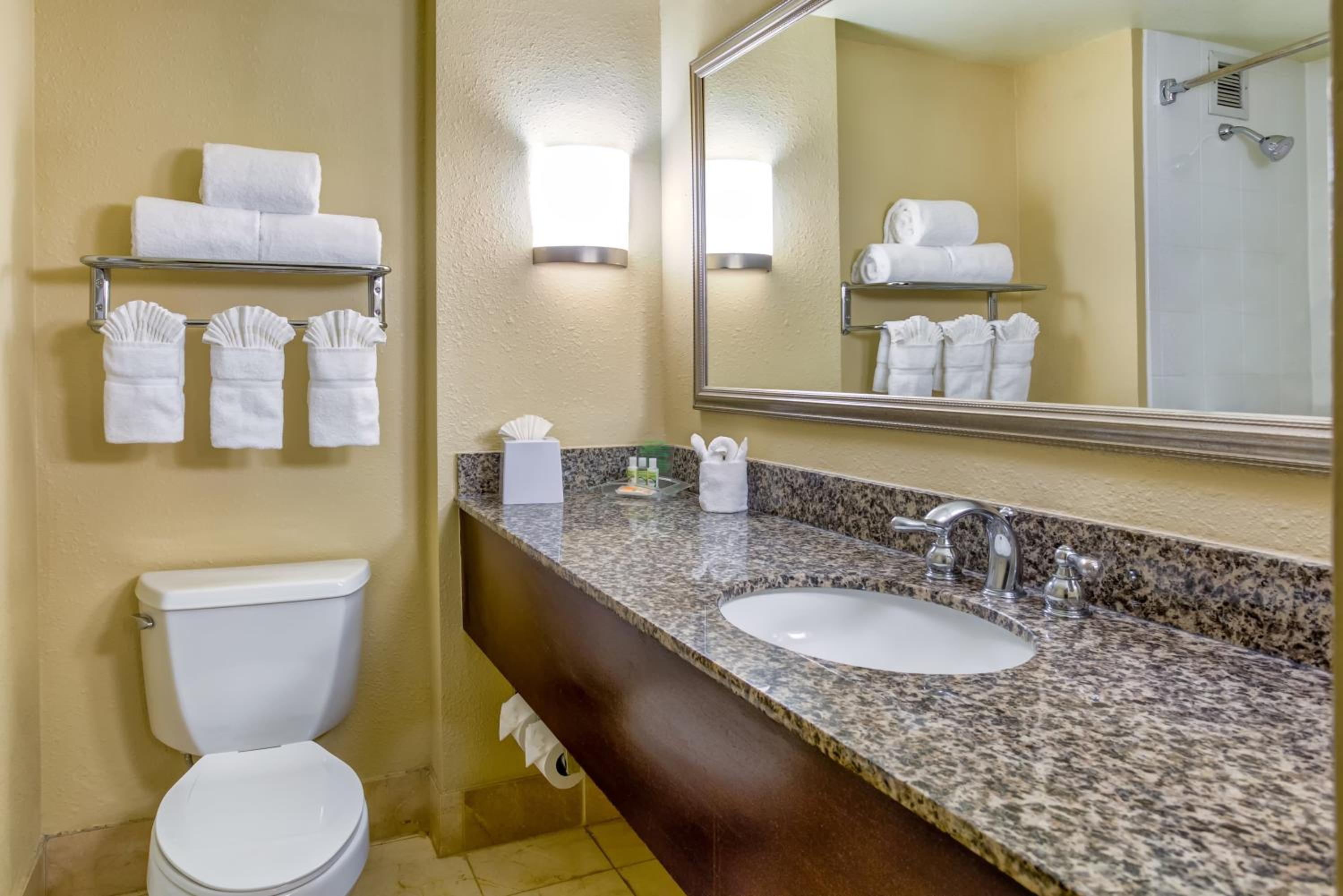 Standard King Room - Photo 3