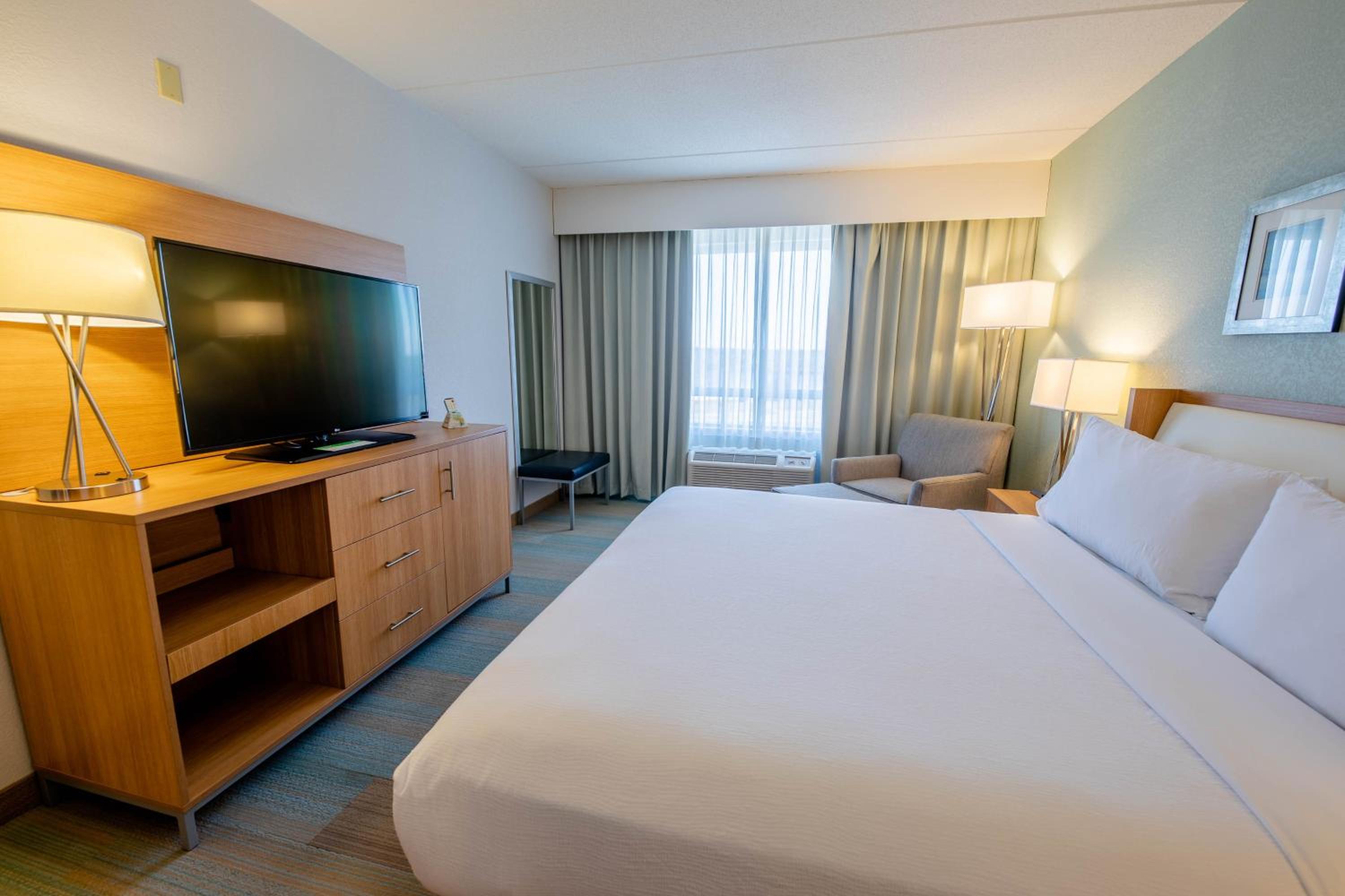 Leisure King Room - Non-Smoking - Photo 10