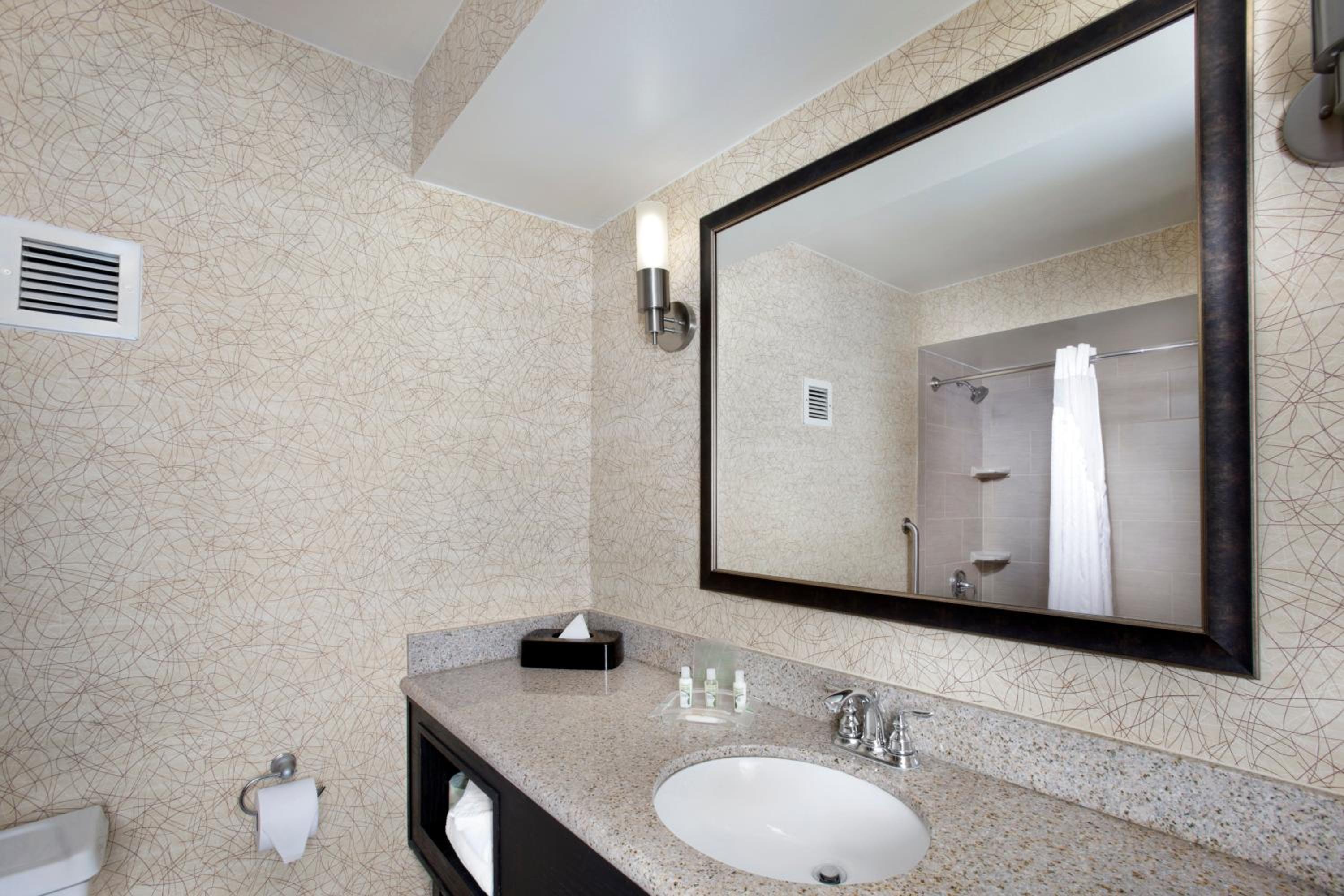 Standard King Room - Photo 3