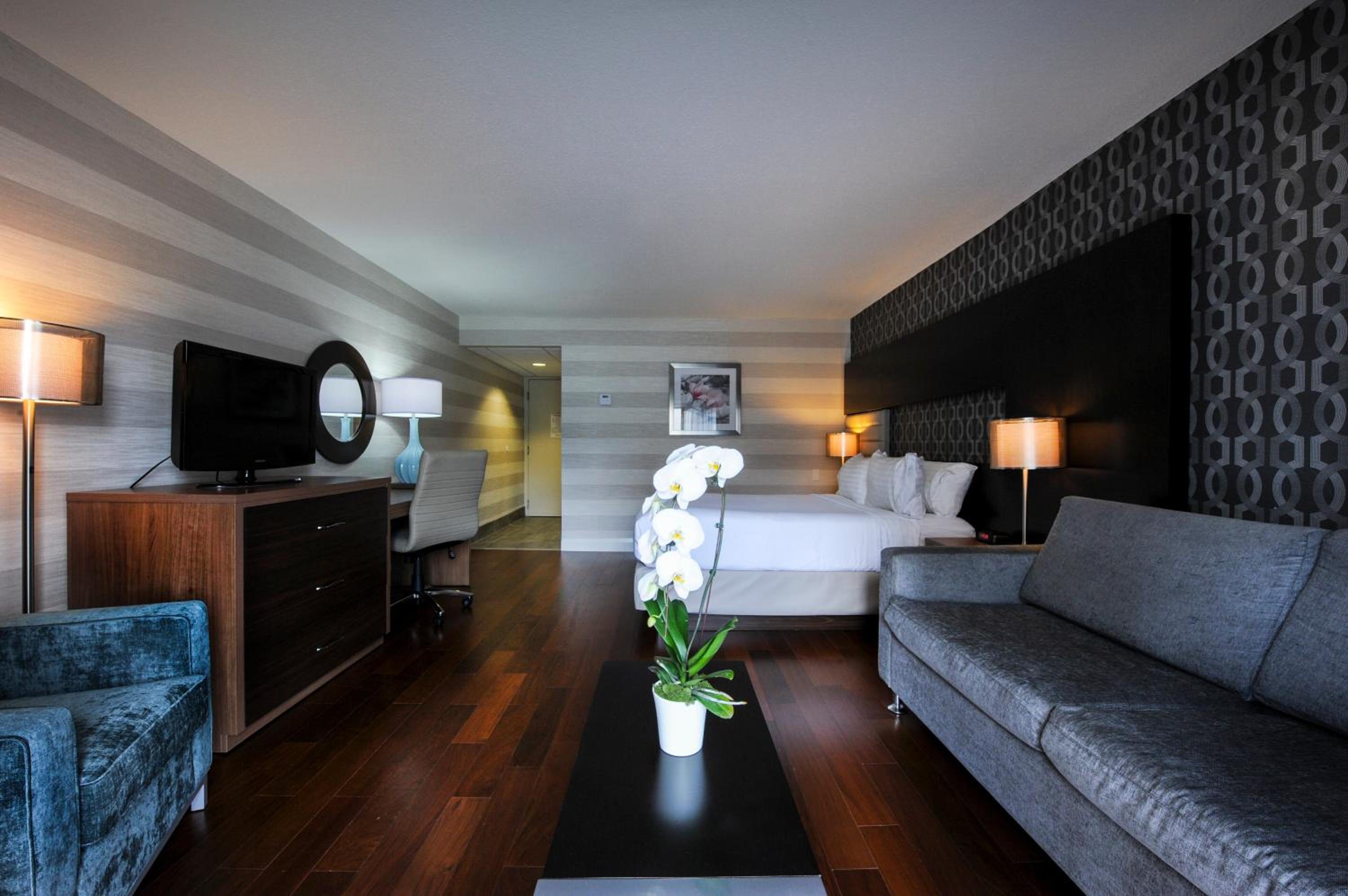 Standard Queen Room