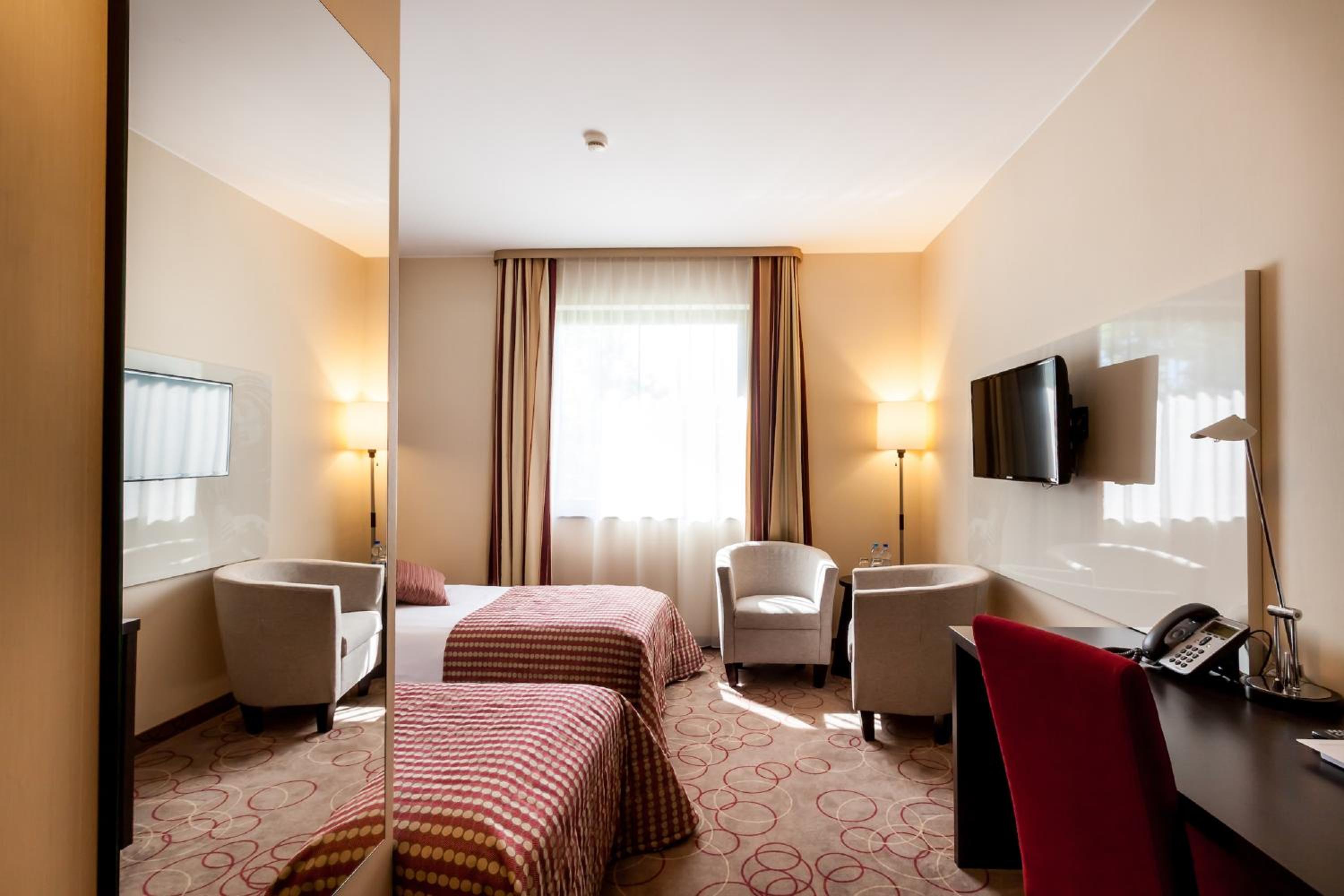Twin Room - Photo 2