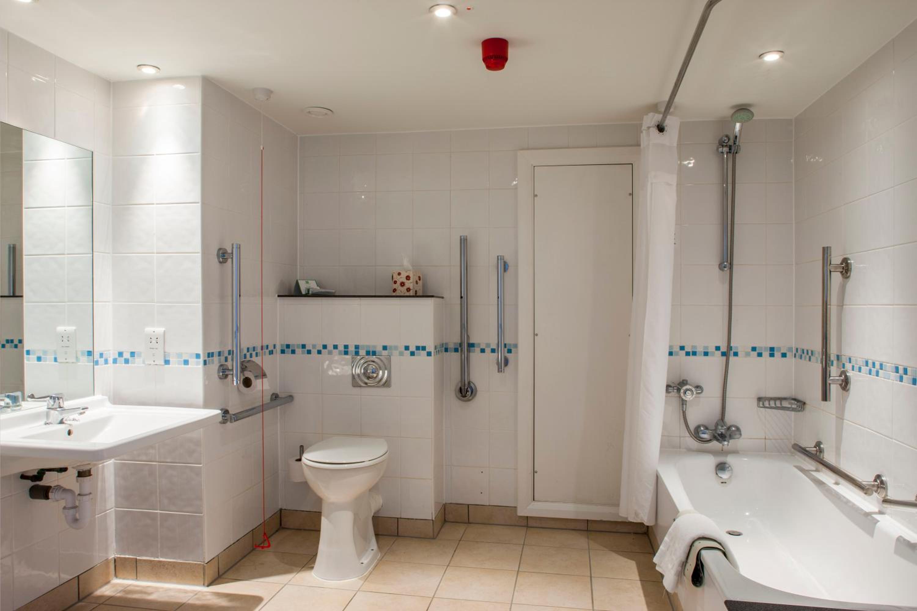 Standard Double Room - Disability Access - Photo 6