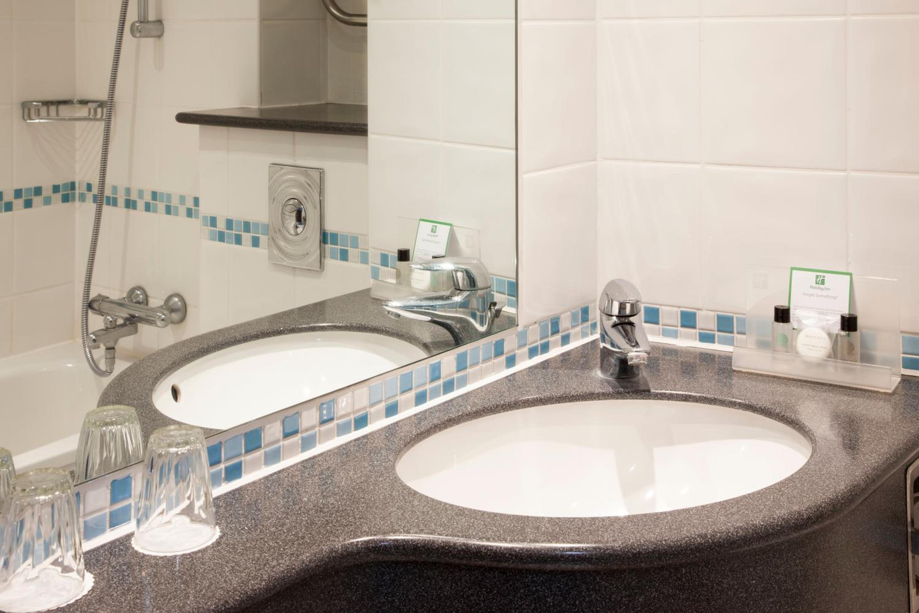Standard Double Room with Walk In Shower - Photo 2