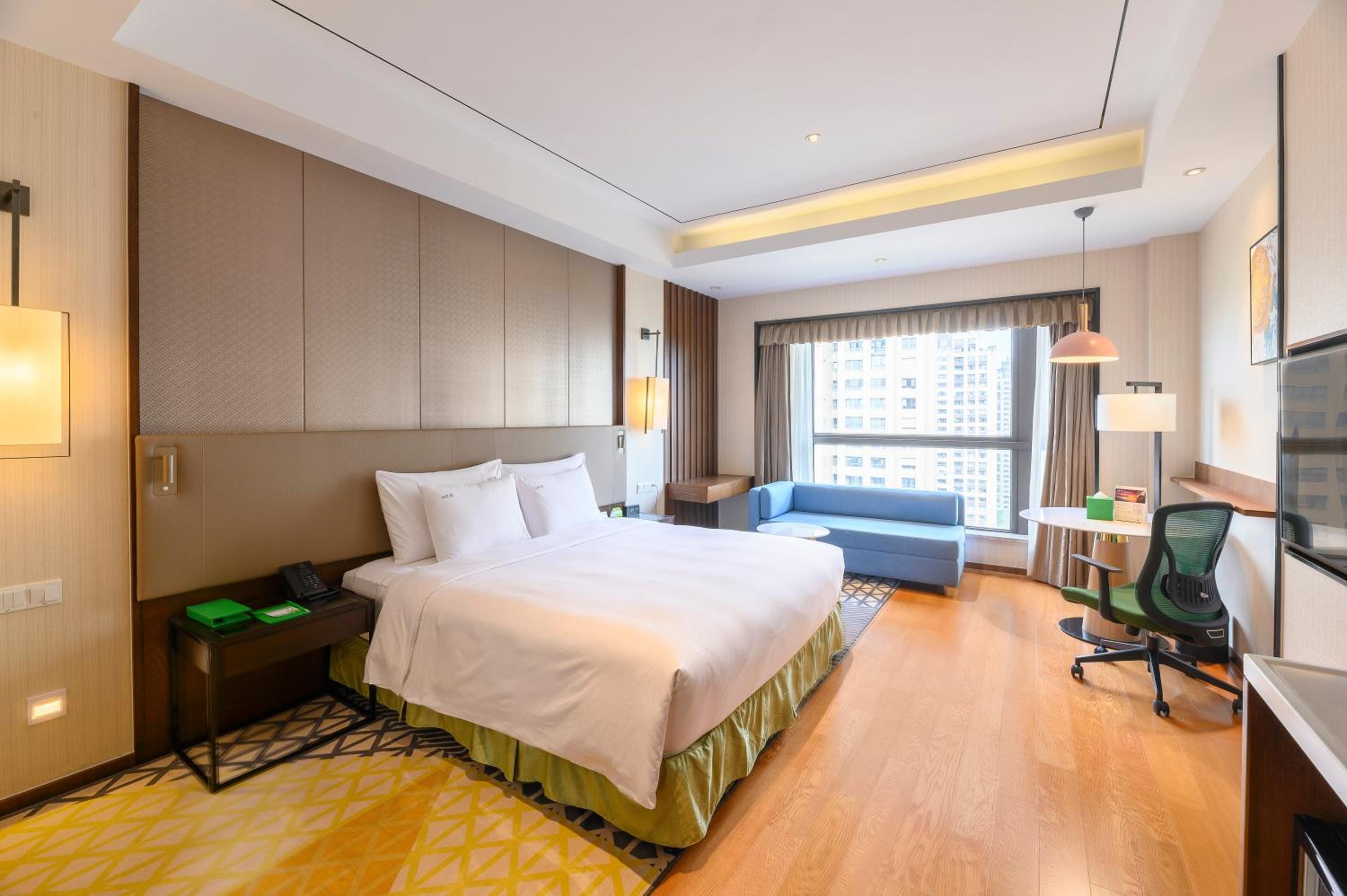 Standard King Room photo 2