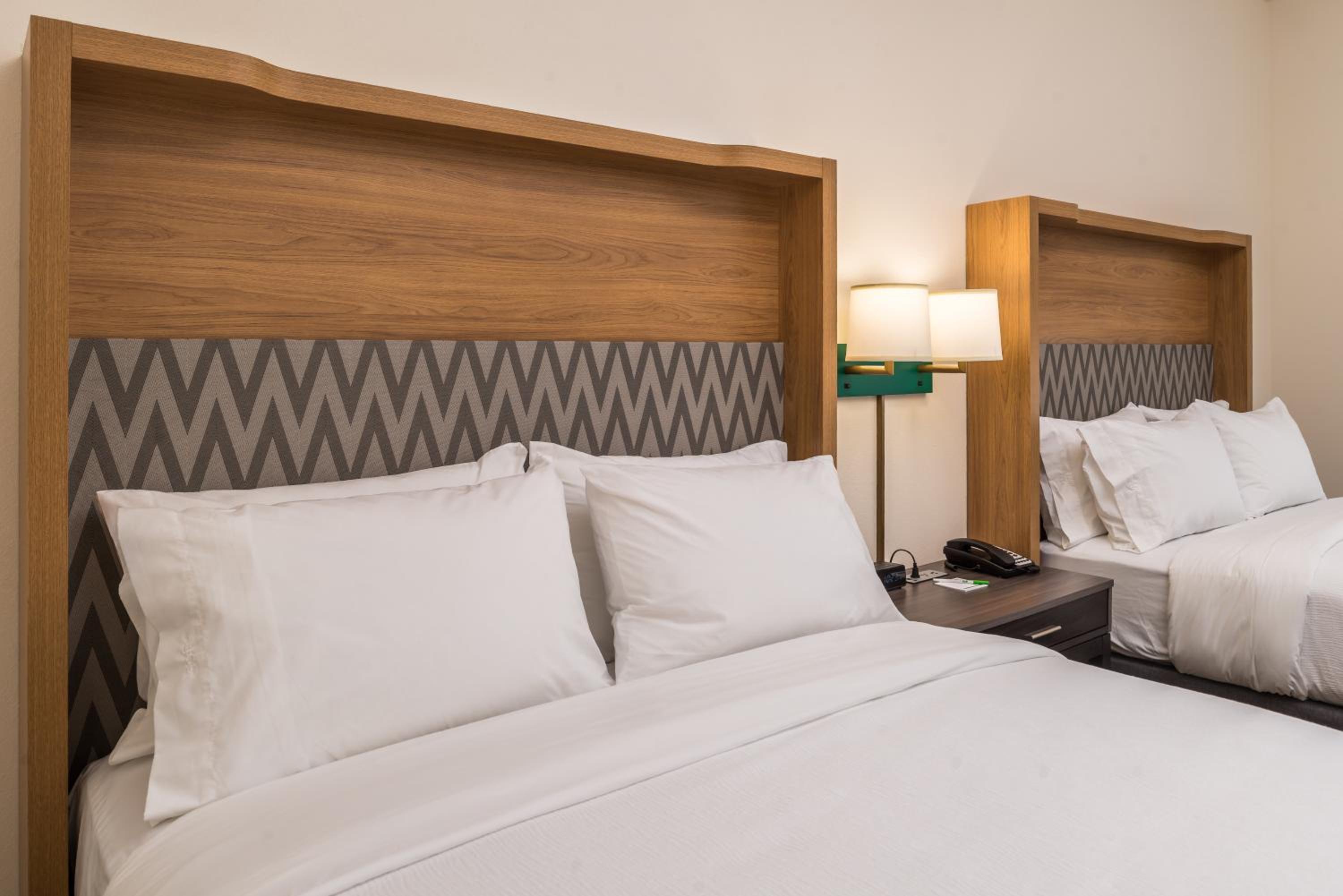 Queen Room with Two Queen Beds - Mobility Access Tub/Non-Smoking