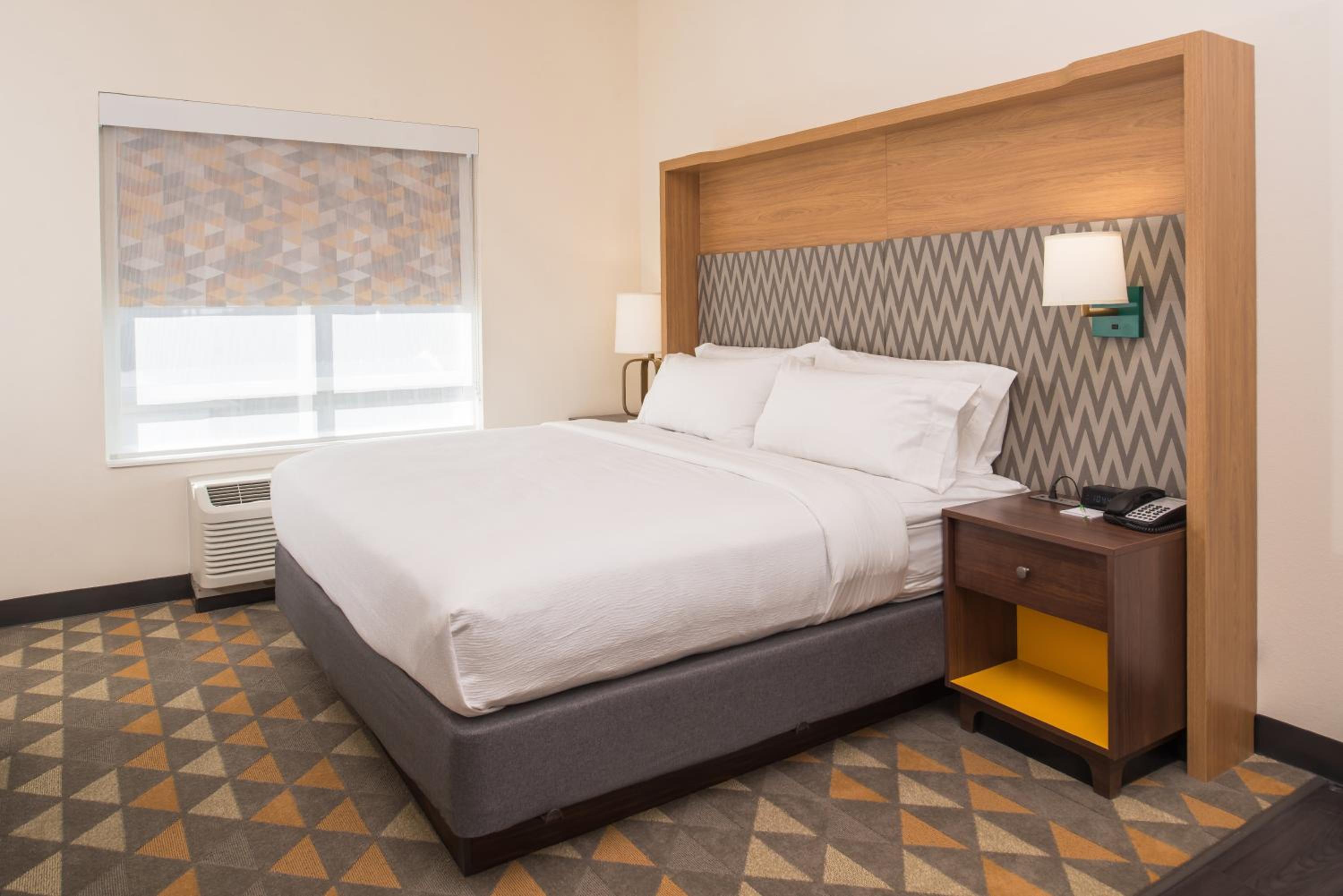 King Room - Mobility Access/Hearing Accessible photo 2