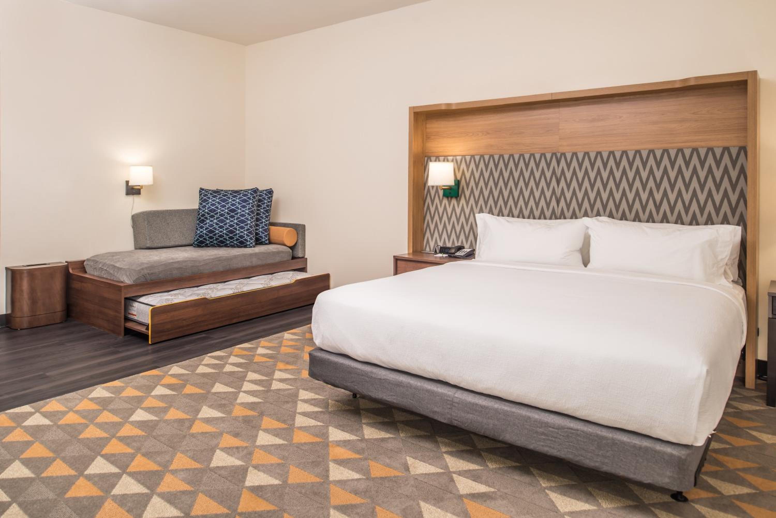 Deluxe King Room - Mobility Access photo 3