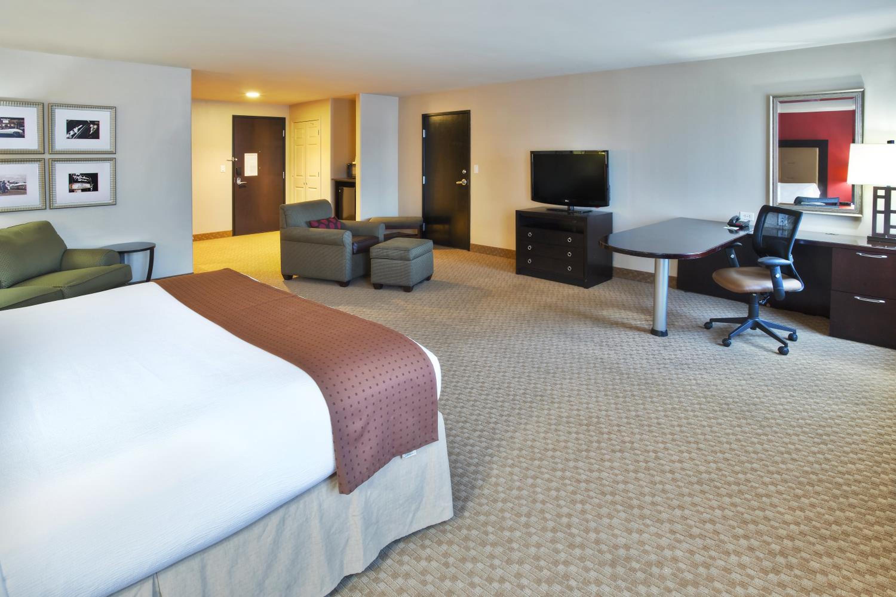 King Suite - Photo 3
