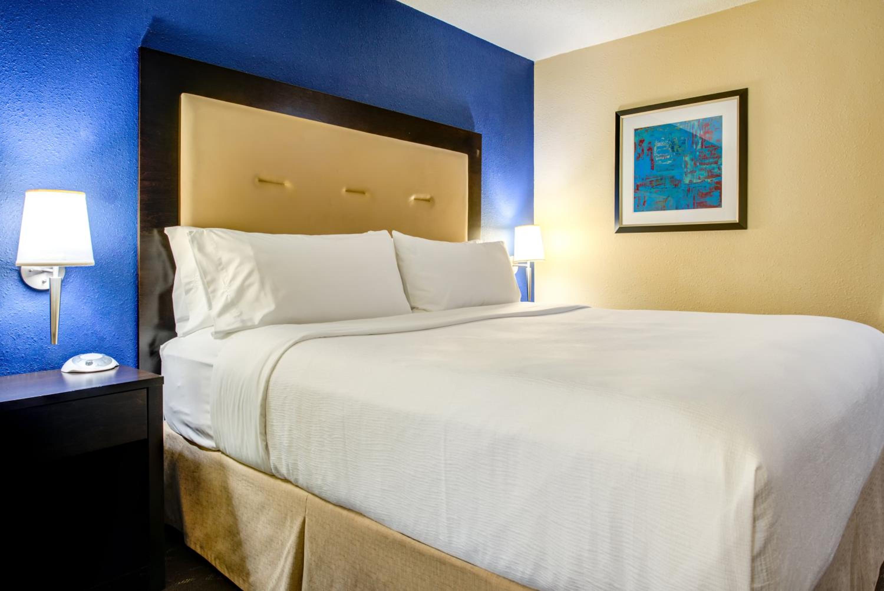 Standard King Room - Photo 2