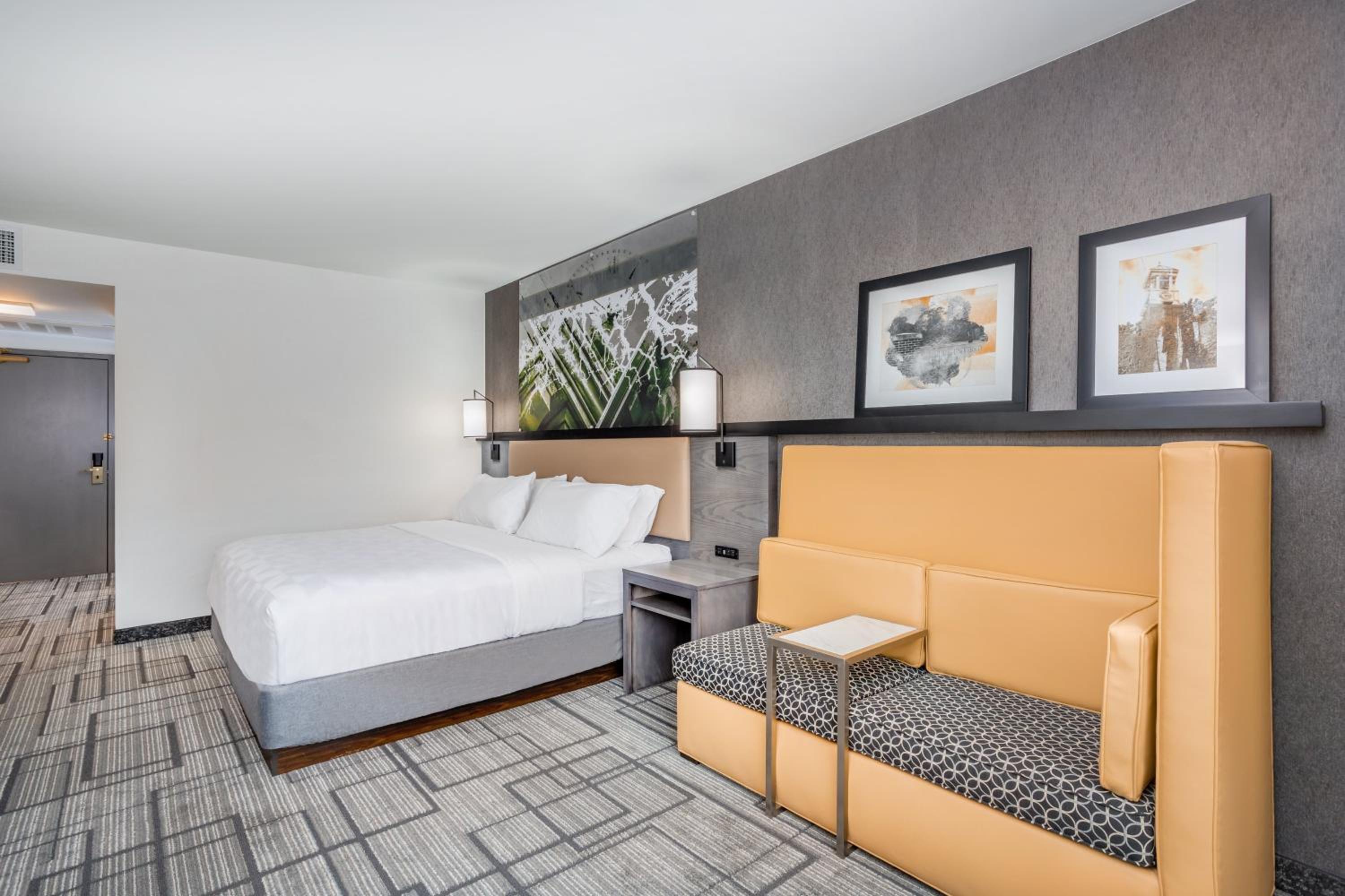 Standard King Room - Photo 4