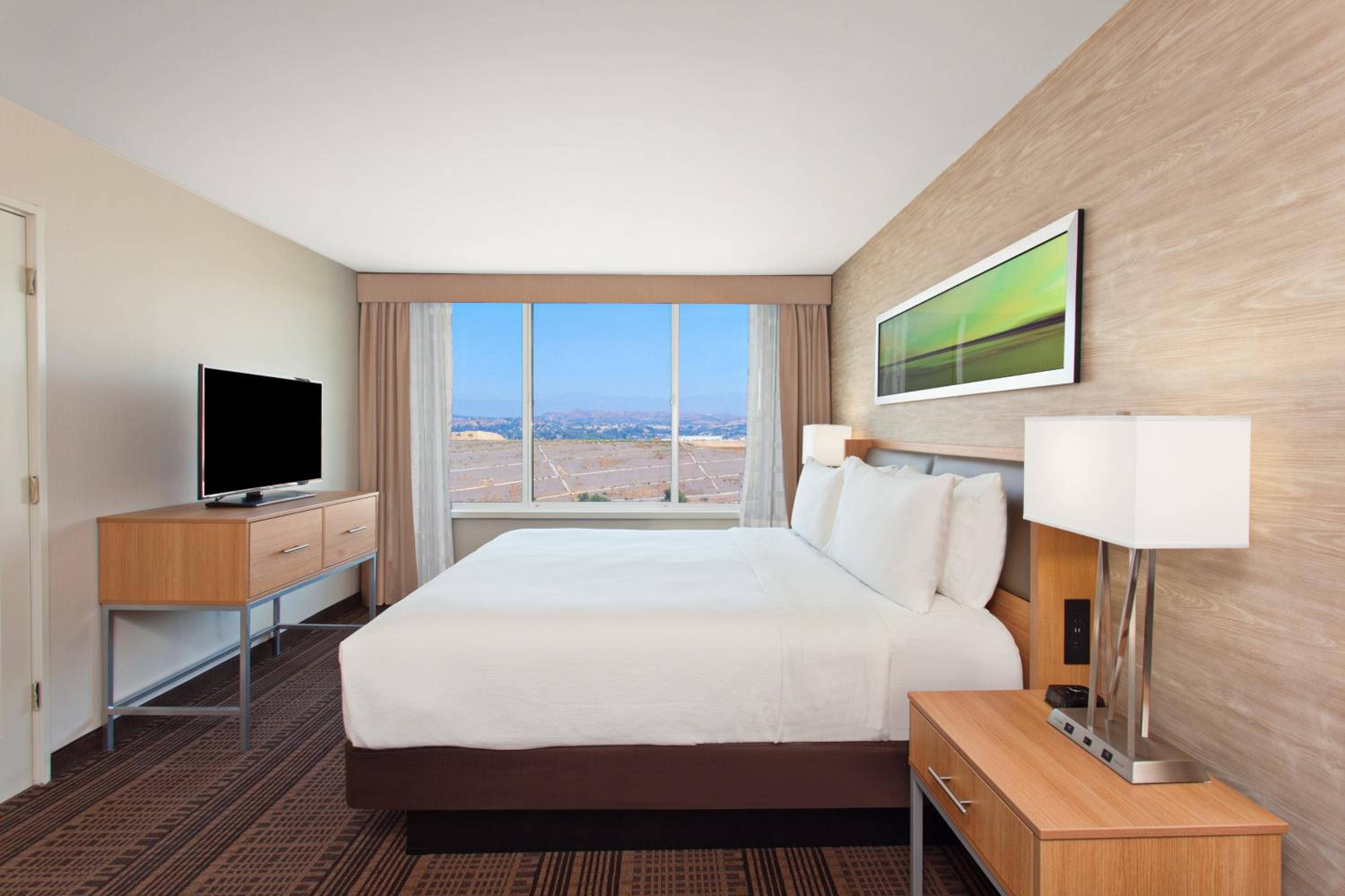 Standard King Room - Photo 2