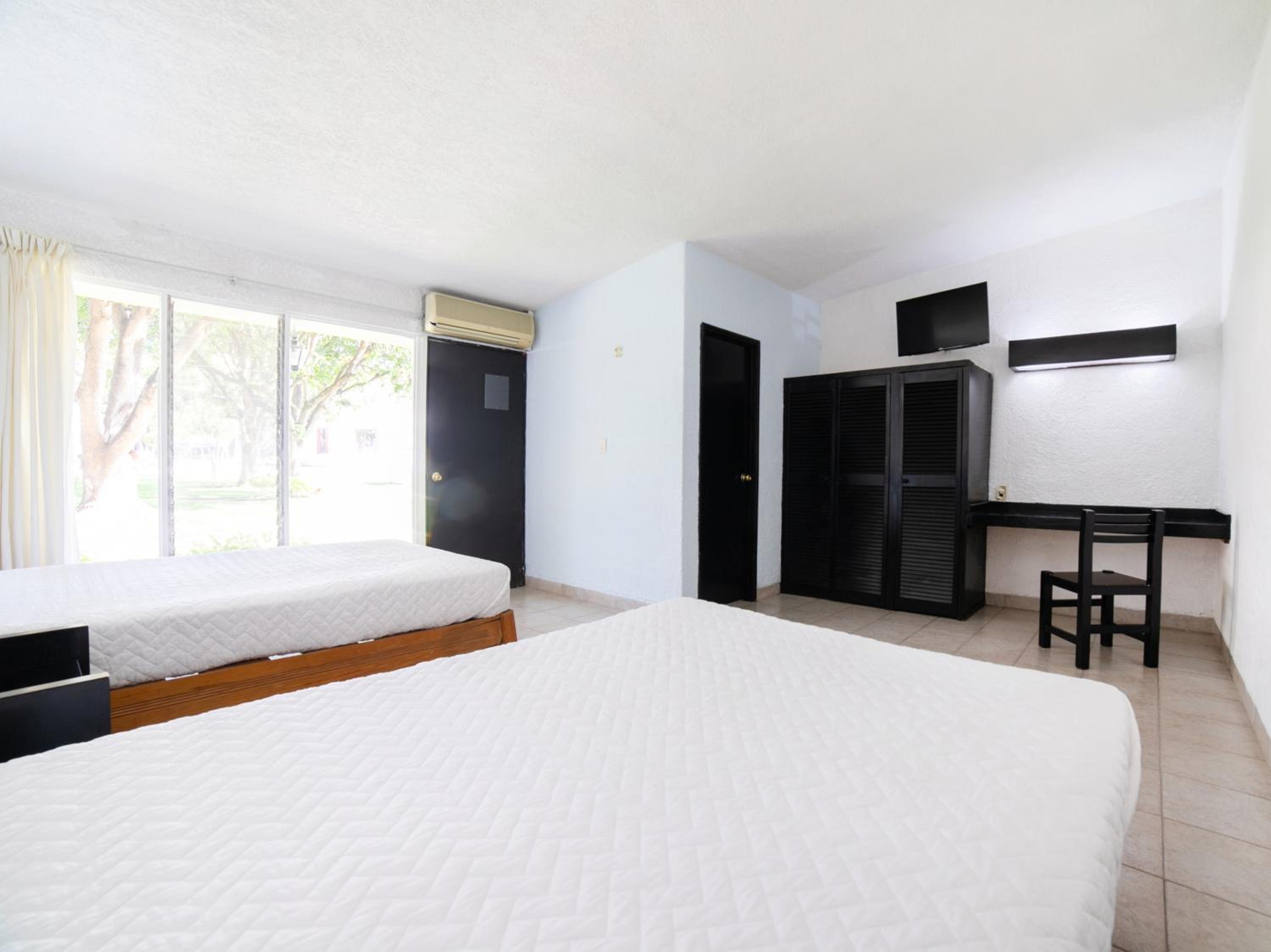 Standard Double Room With Two Double Beds photo 2