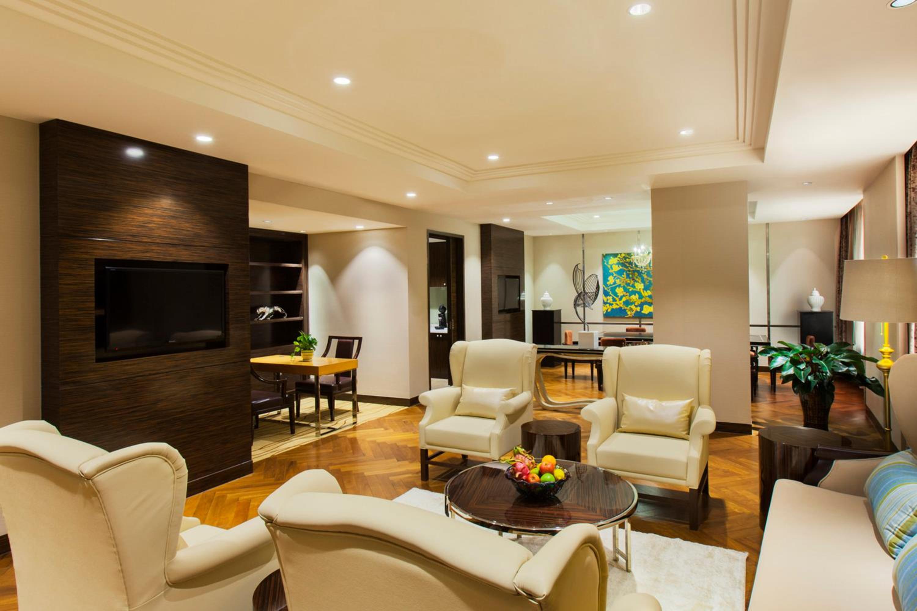 One-Bedroom Suite with Balcony photo 1