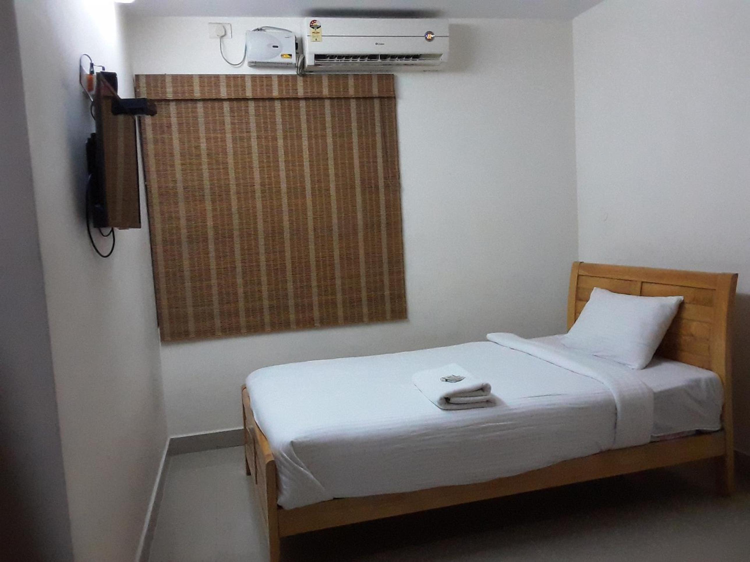 Budget Single Room photo 3