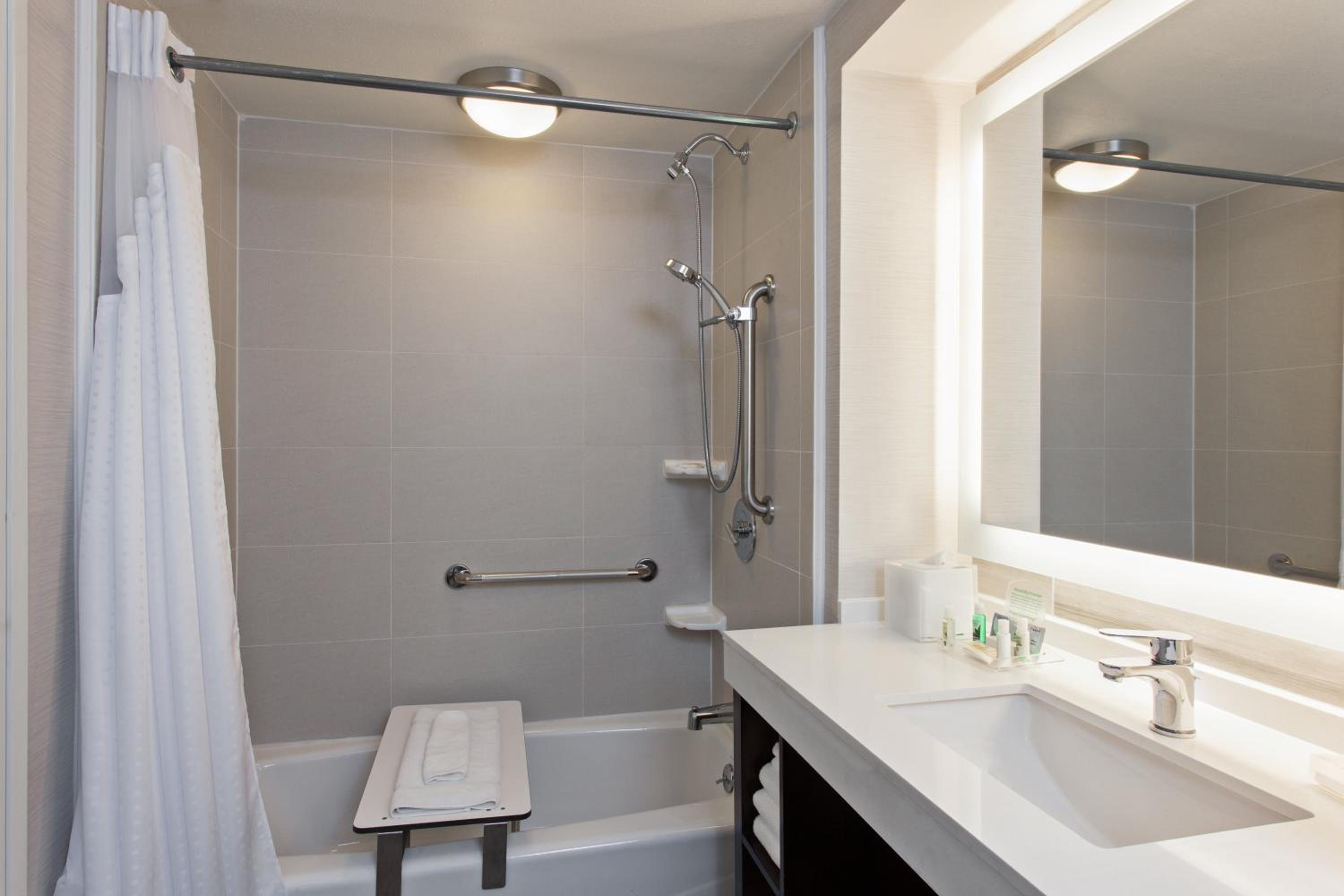 King Room - Mobility Access/Hearing Accessible - Photo 6