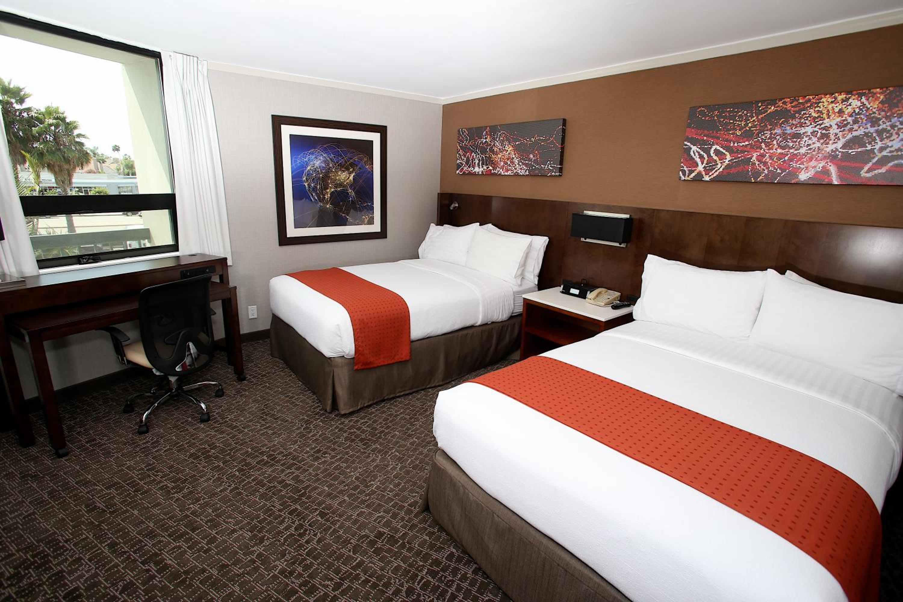 Premium Double Room with Two Double Beds - Photo 7